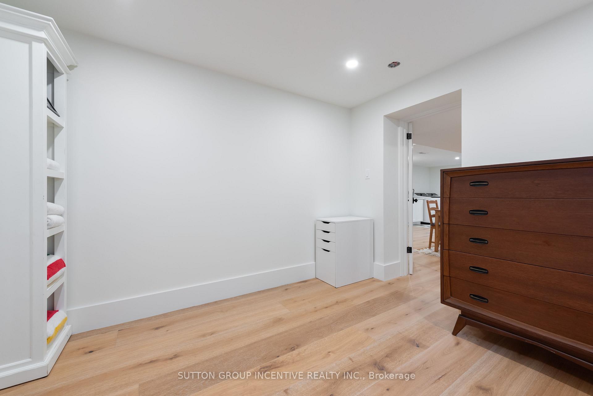Photo 36 of 16 Robindale Avenue, Etobicoke, Alderwood — HOMEH