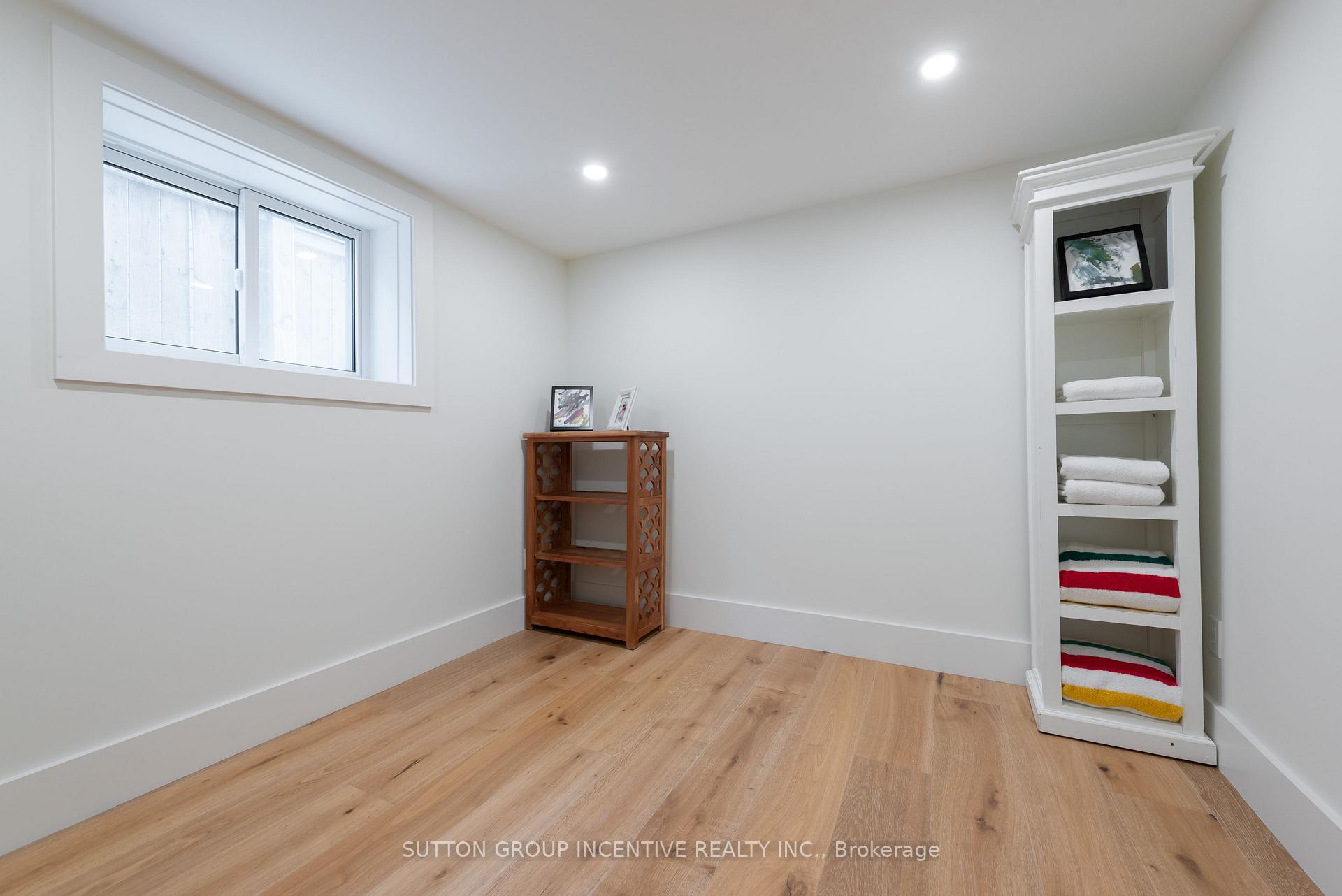 Photo 37 of 16 Robindale Avenue, Etobicoke, Alderwood — HOMEH