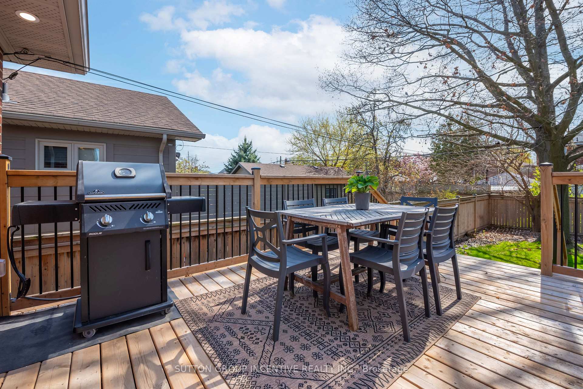 Photo 39 of 16 Robindale Avenue, Etobicoke, Alderwood — HOMEH