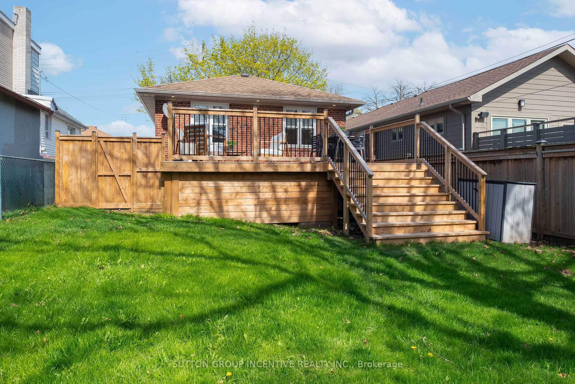 Photo 43 of 16 Robindale Avenue, Etobicoke, Alderwood — HOMEH