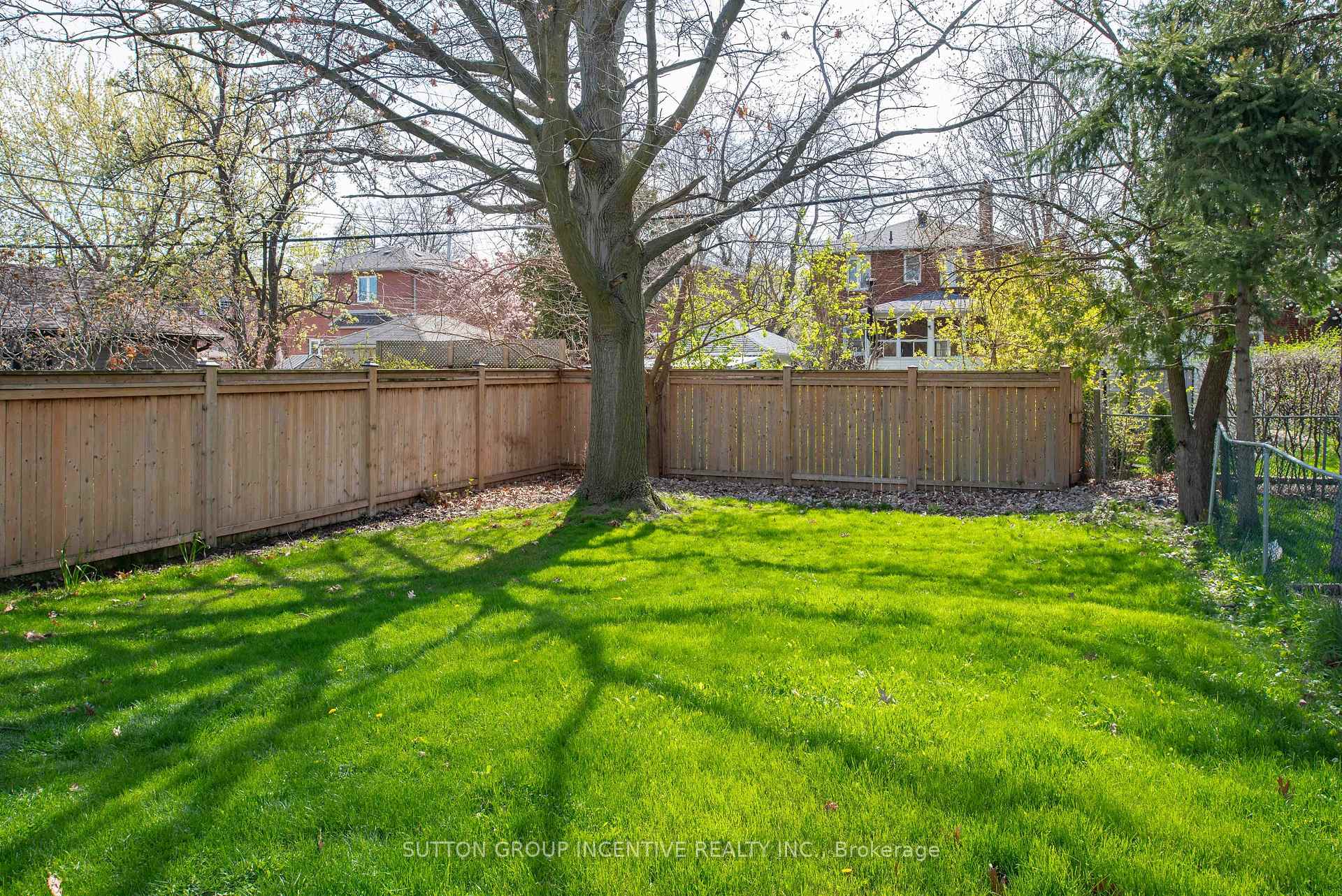 Photo 44 of 16 Robindale Avenue, Etobicoke, Alderwood — HOMEH