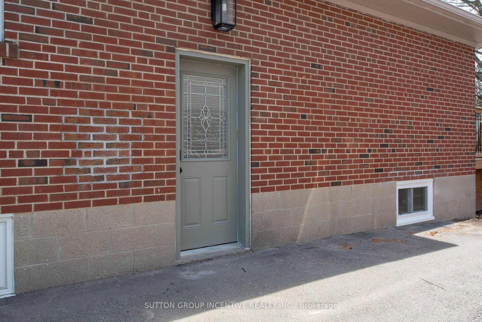 Photo 49 of 16 Robindale Avenue, Etobicoke, Alderwood — HOMEH