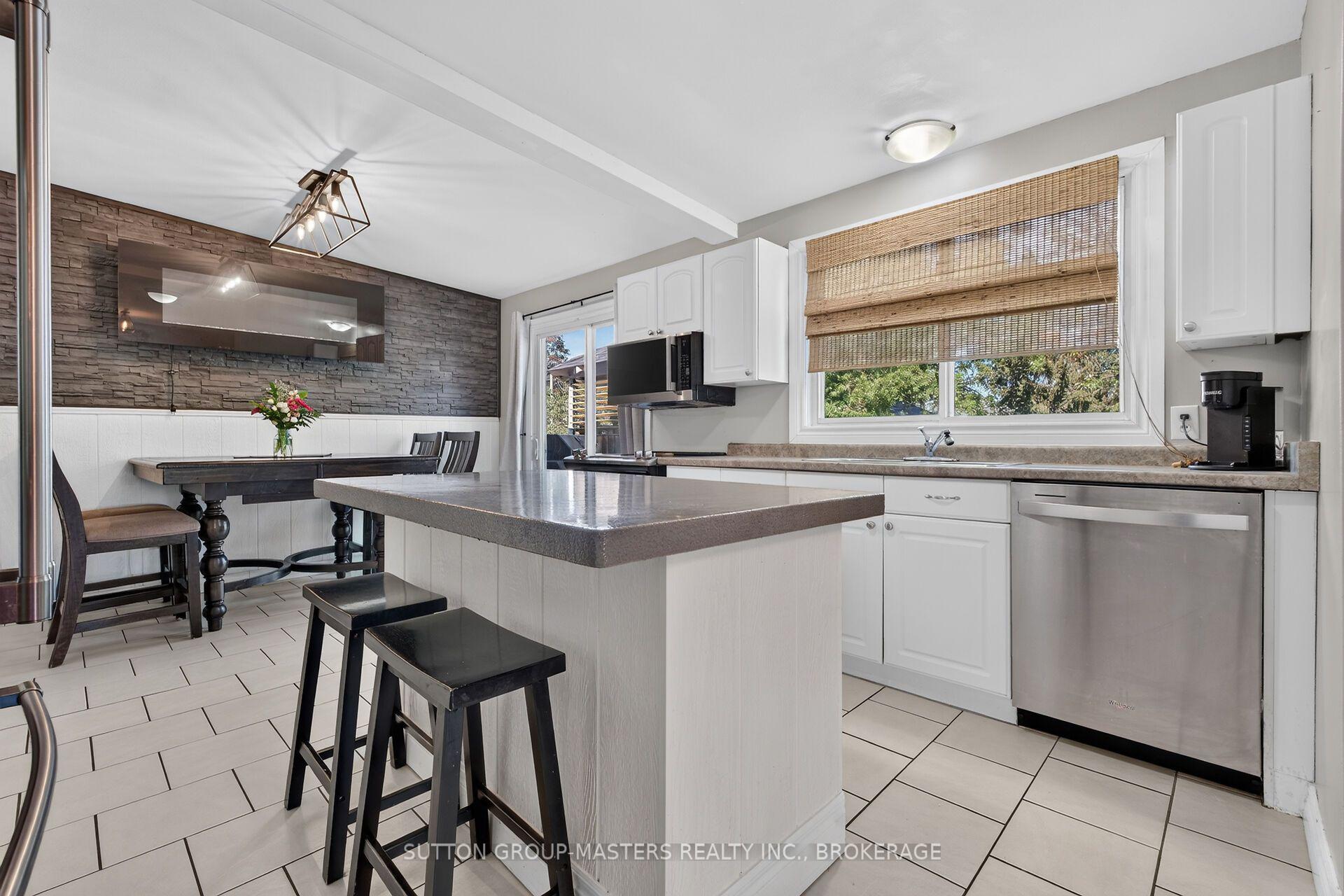 Photo 11 of 22 Quinte Avenue, Loyalist, Amherstview — HOMEH