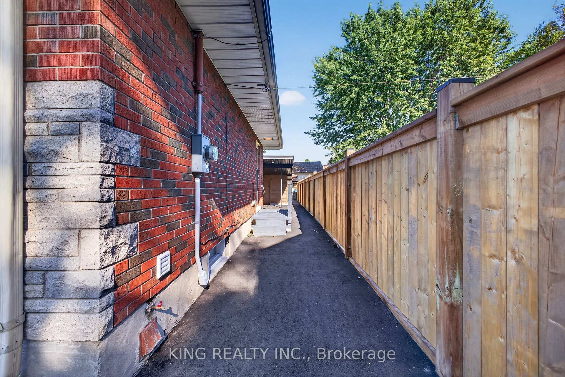 Photo 11 of 35 Hewko Street, St. Catharines, Fairview — HOMEH