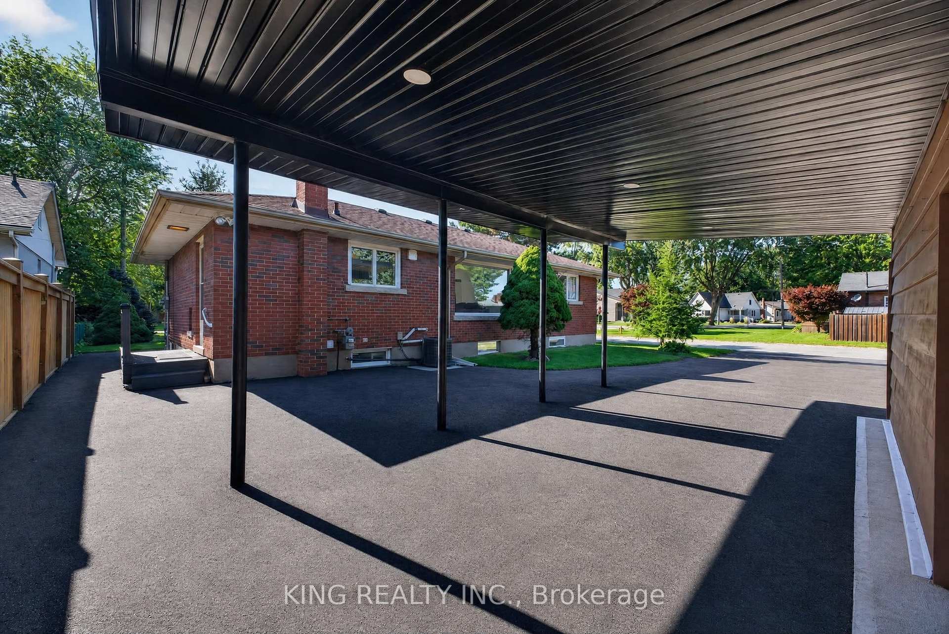 Photo 17 of 35 Hewko Street, St. Catharines, Fairview — HOMEH