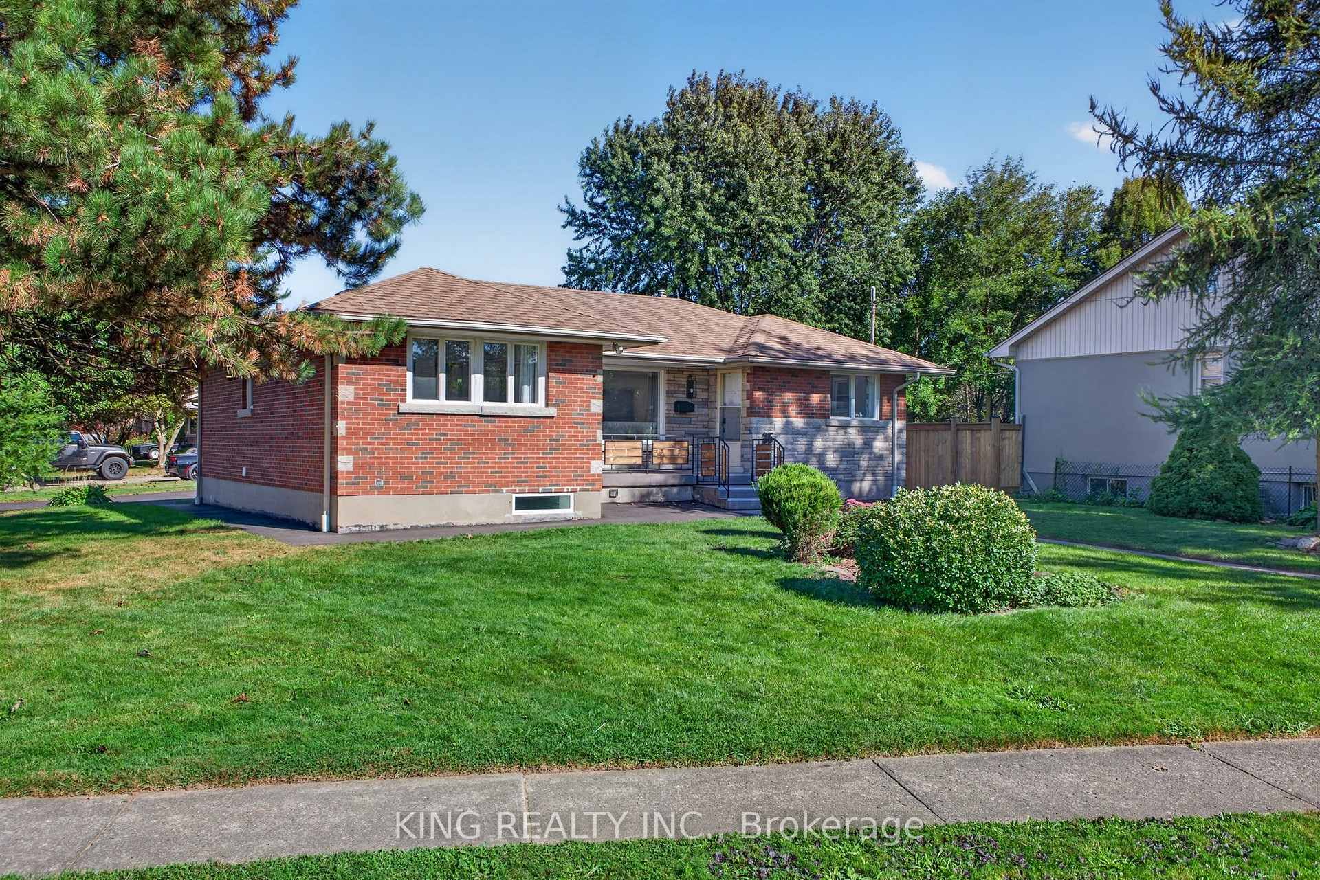 Photo 6 of 35 Hewko Street, St. Catharines, Fairview — HOMEH