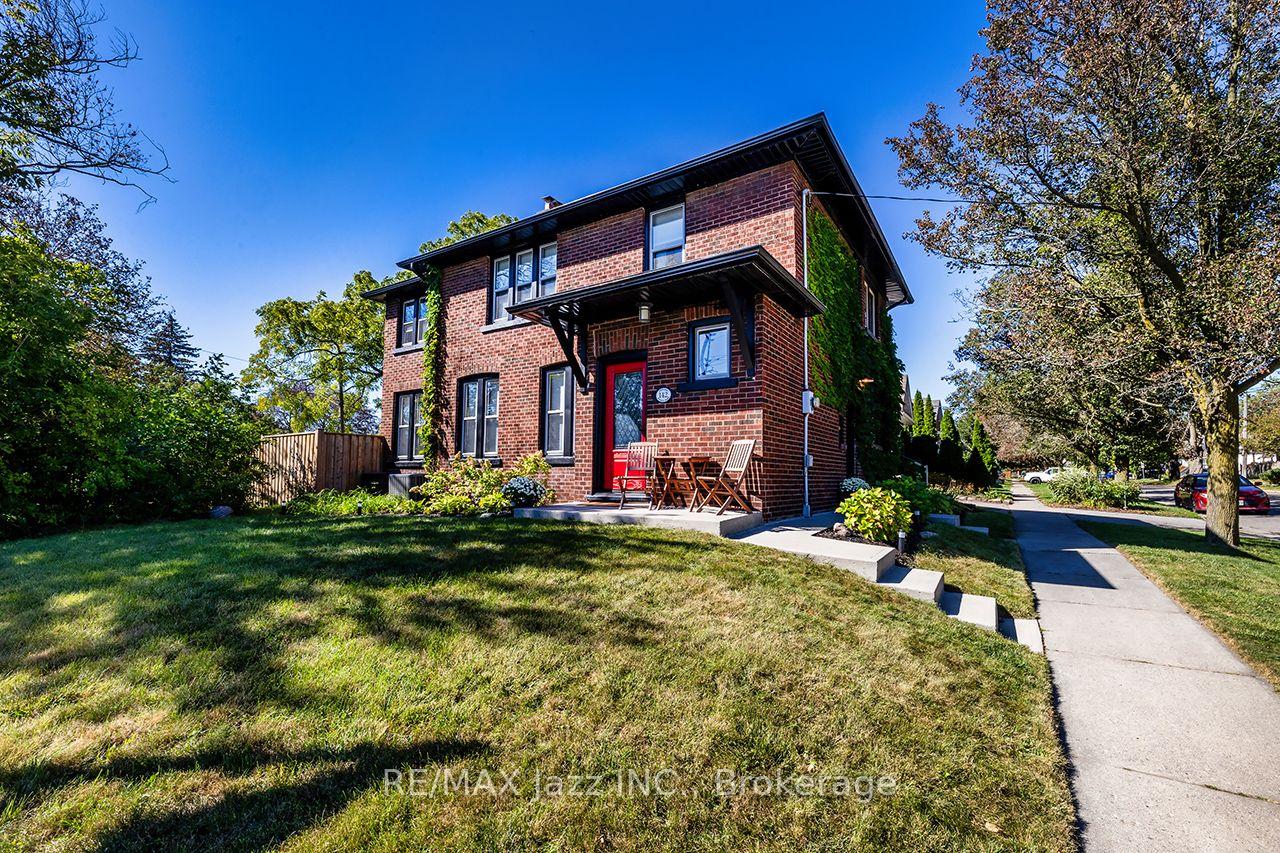 Photo of 142 Adelaide Avenue W