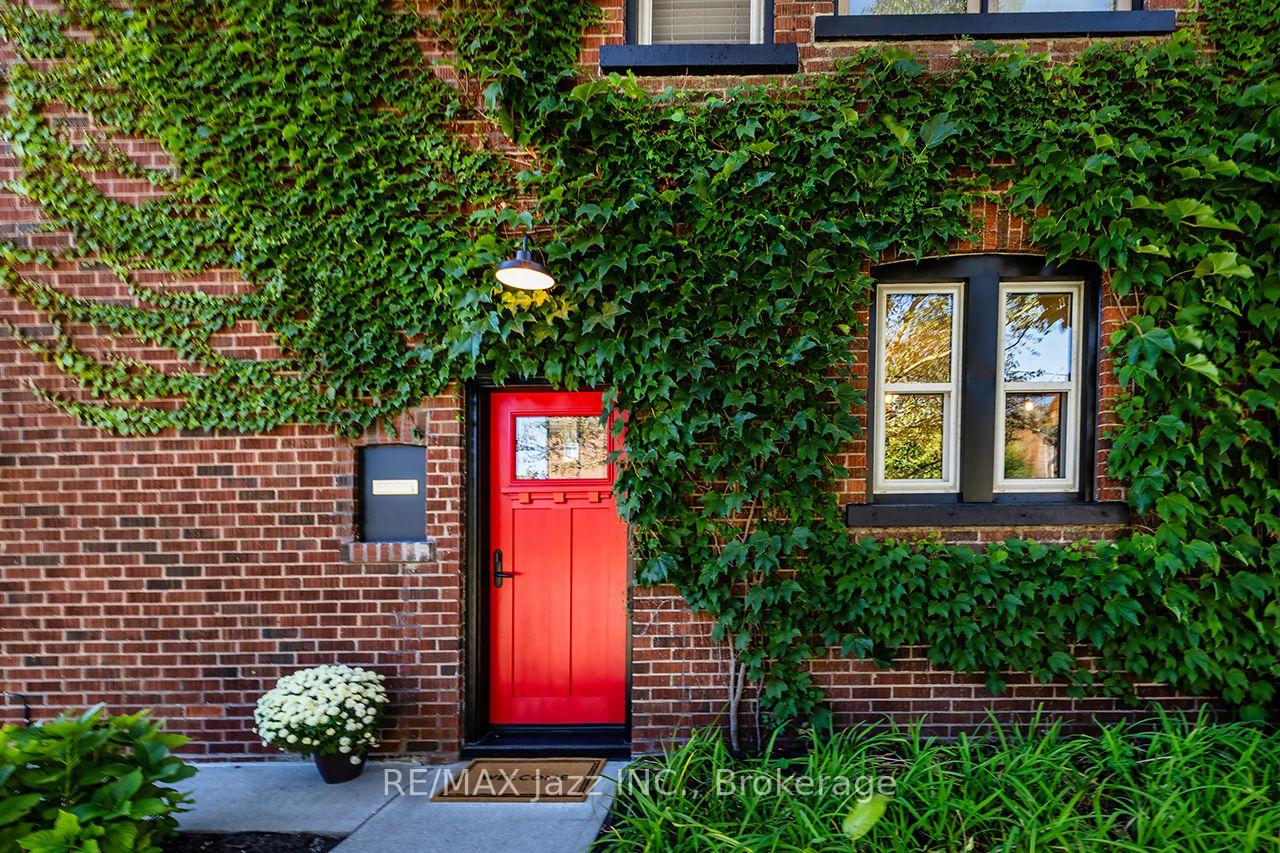 Photo 4 of 142 Adelaide Avenue W, Oshawa, O'Neill — HOMEH