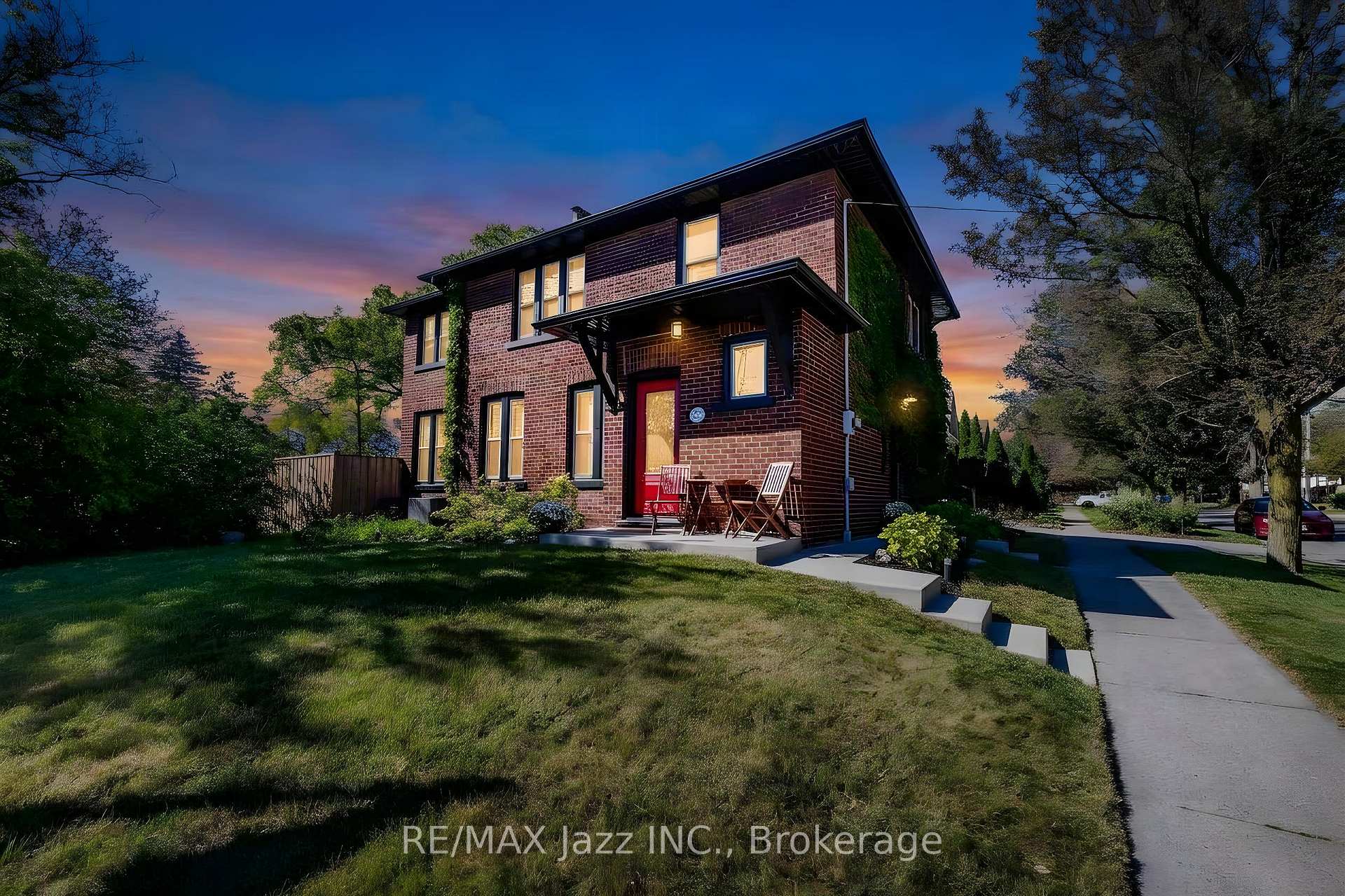 Photo 42 of 142 Adelaide Avenue W, Oshawa, O'Neill — HOMEH
