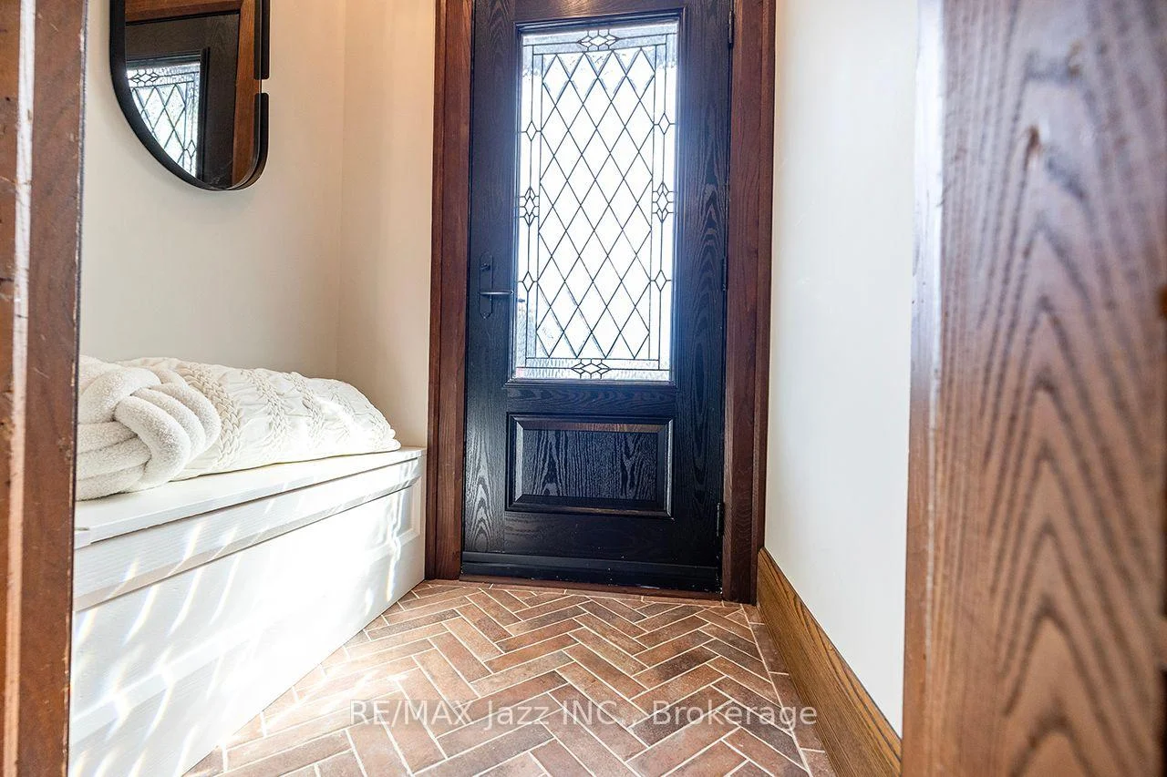 Photo 10 of 142 Adelaide Avenue W, Oshawa, O'Neill — HOMEH