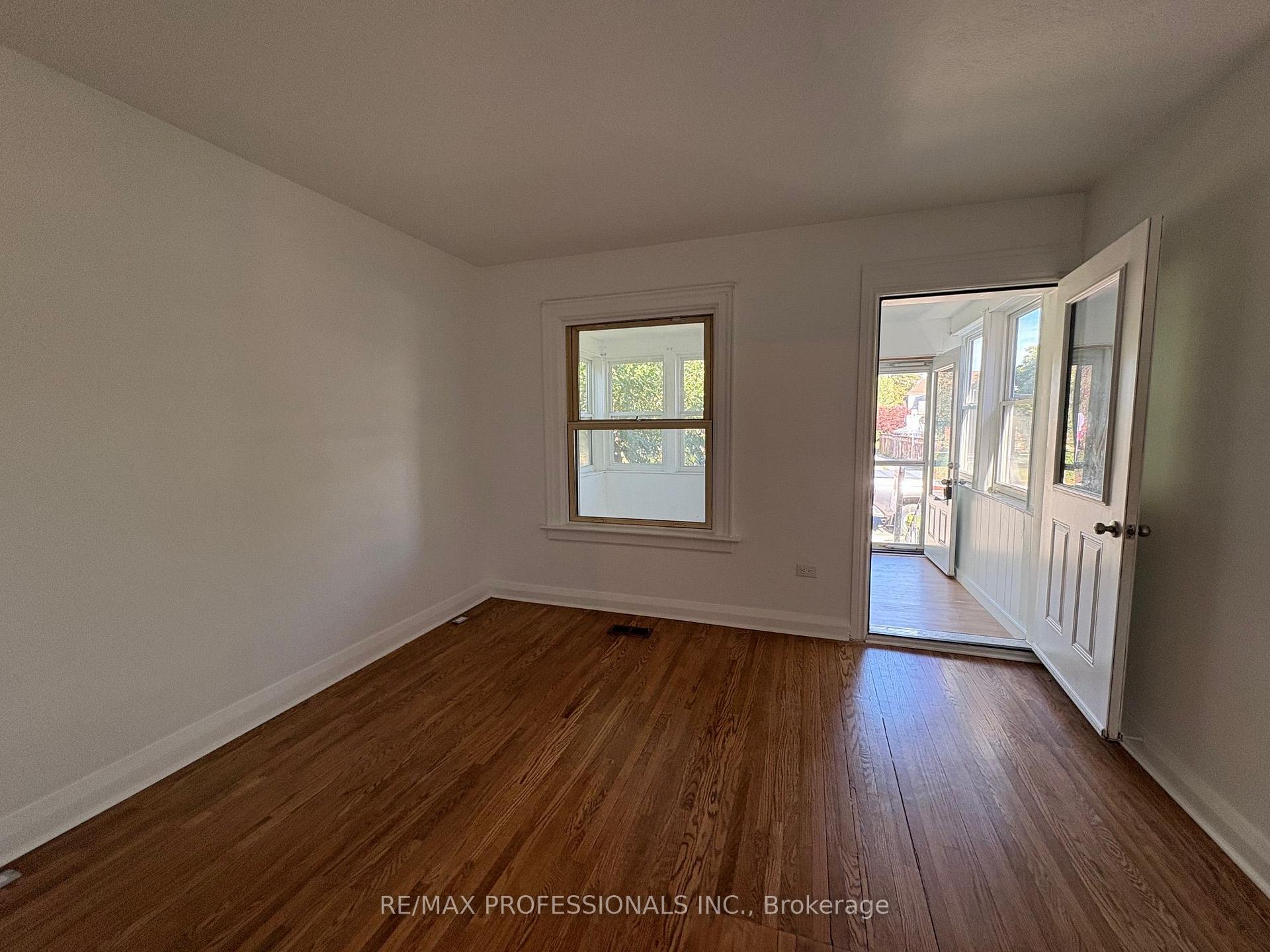 Photo 6 of 71 Bernice Crescent, Toronto, Rockcliffe-Smythe — HOMEH