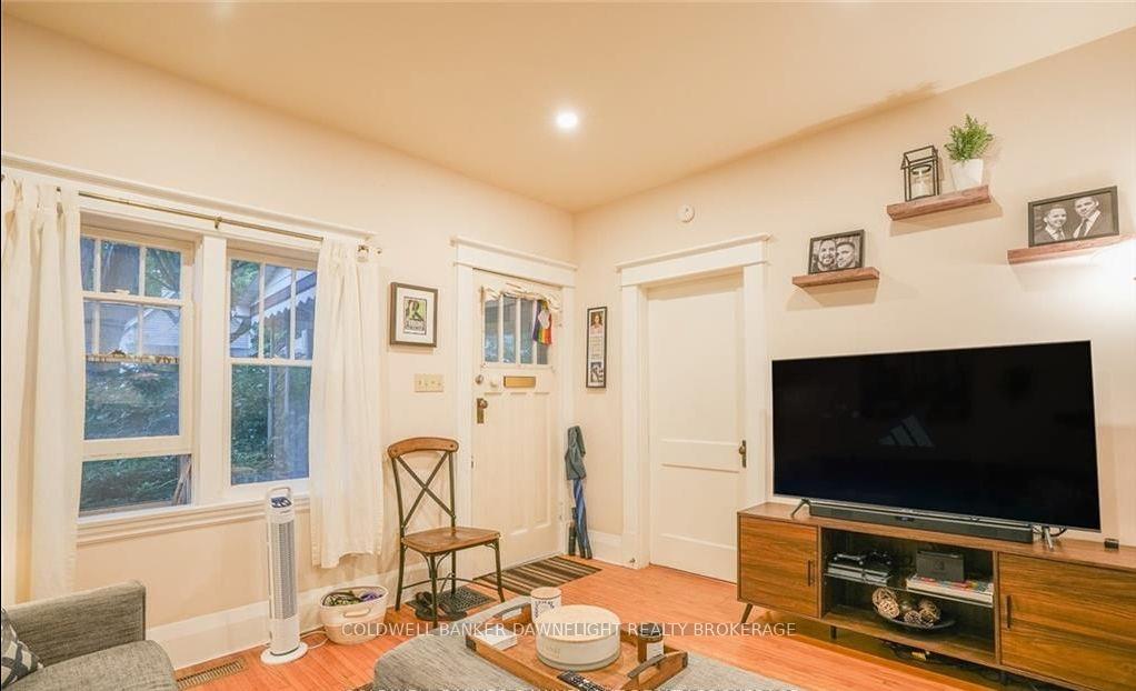 Photo 3 of 33 Palace Street, London, East F — HOMEH