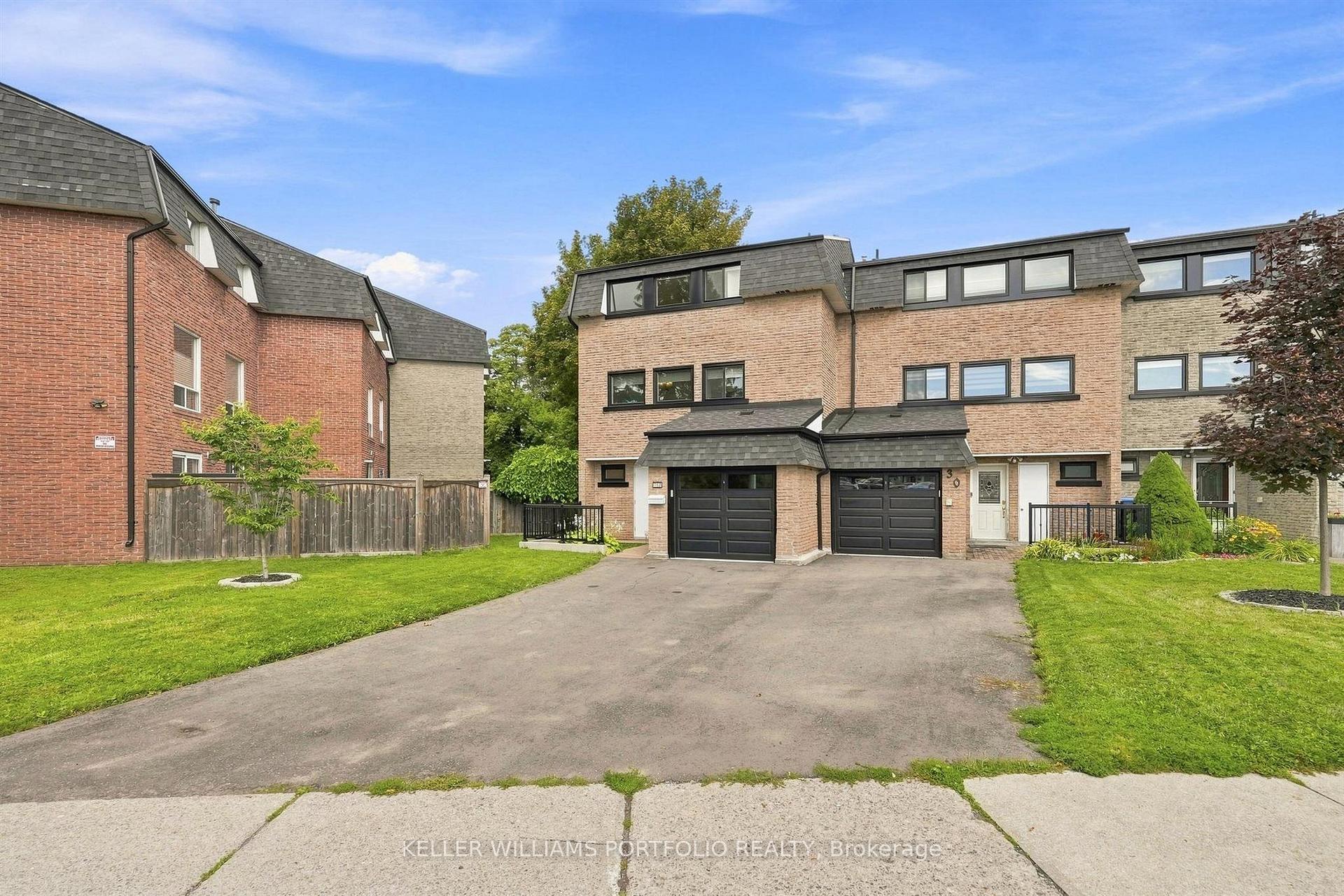 Photo 2 of 32 Henderson Drive, Aurora, Aurora Highlands — HOMEH