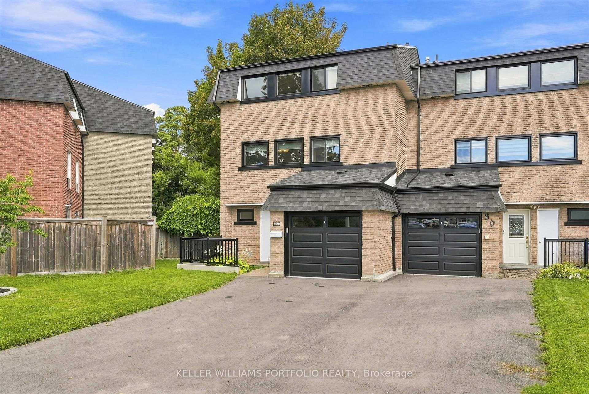 Photo 3 of 32 Henderson Drive, Aurora, Aurora Highlands — HOMEH