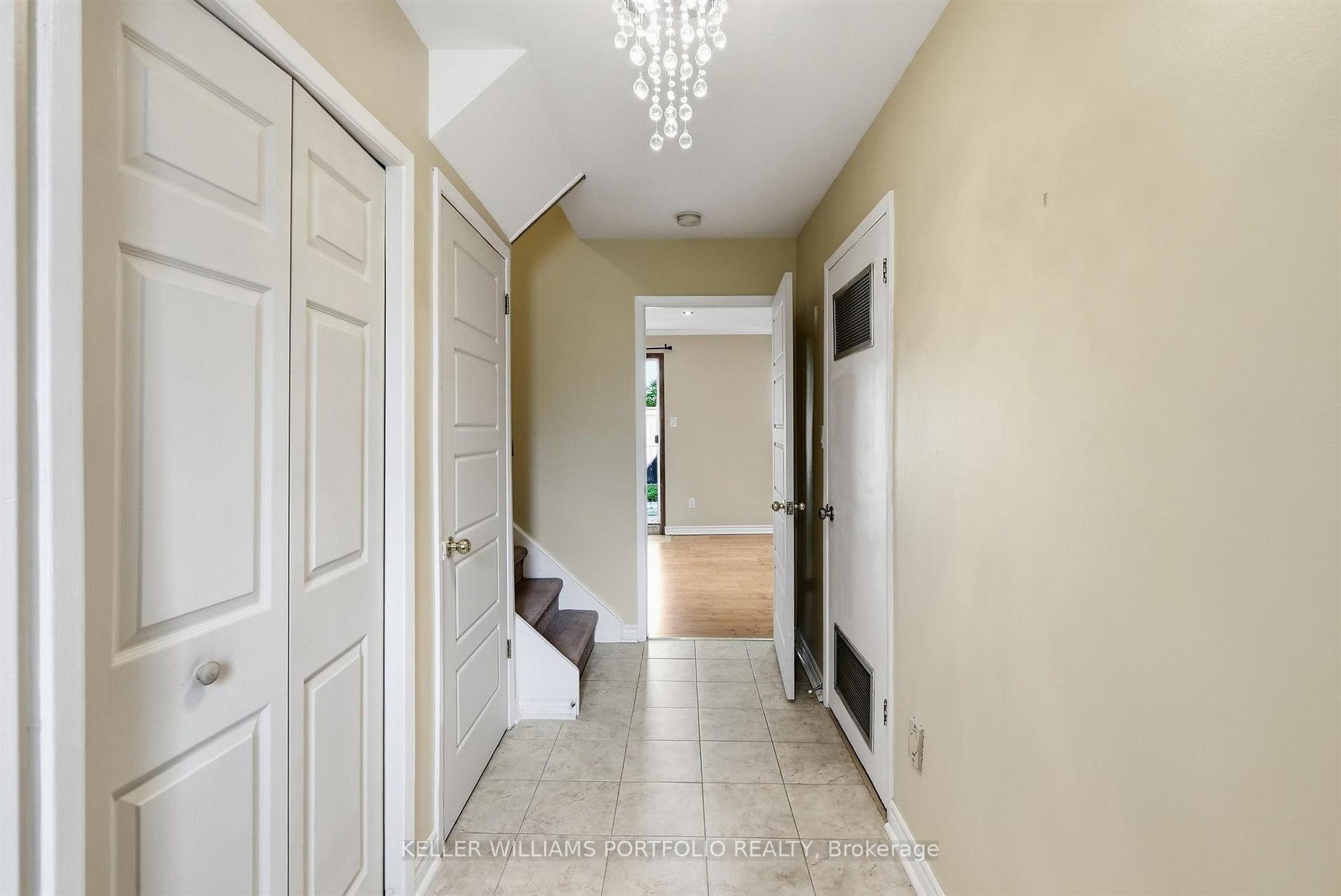 Photo 6 of 32 Henderson Drive, Aurora, Aurora Highlands — HOMEH