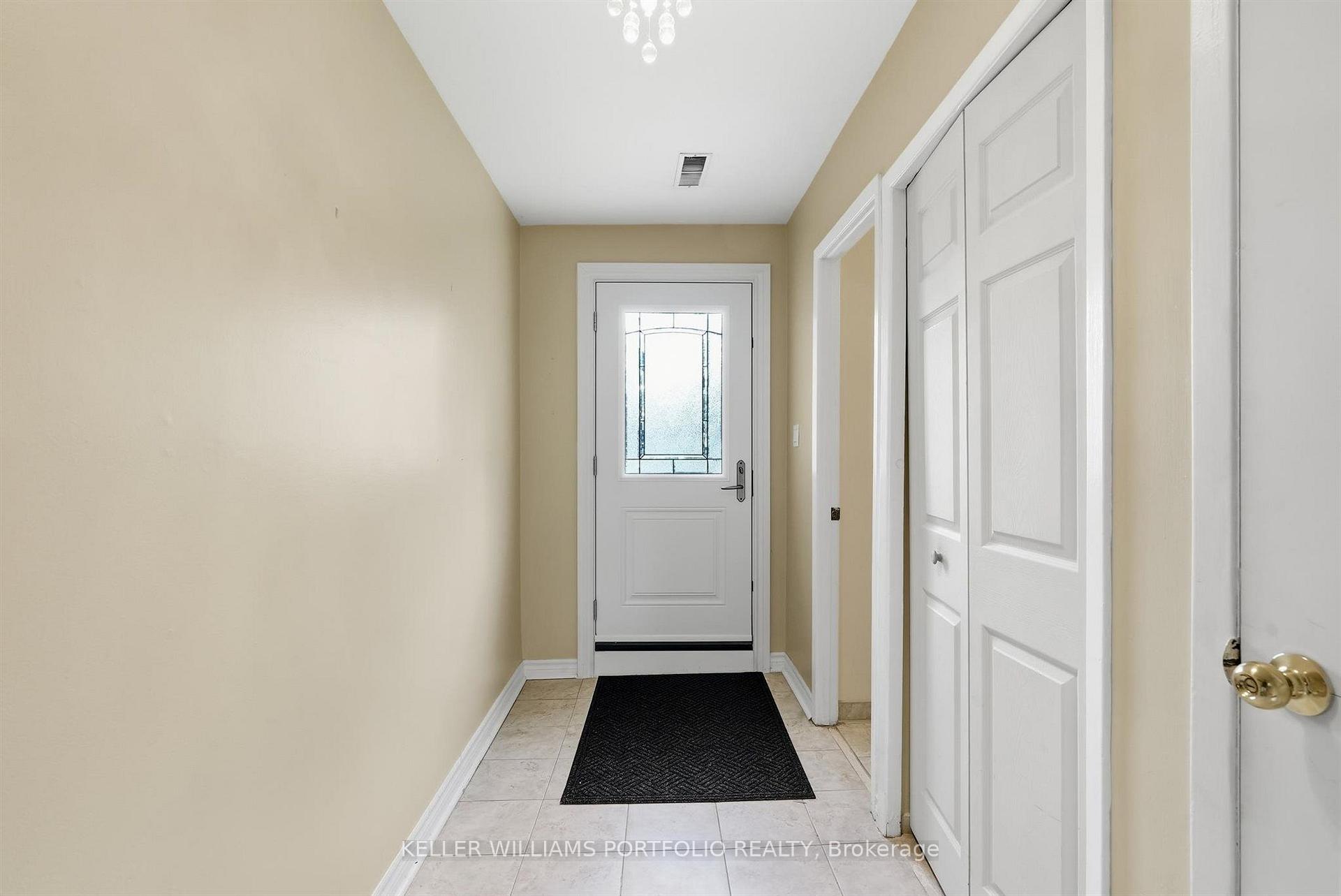 Photo 7 of 32 Henderson Drive, Aurora, Aurora Highlands — HOMEH