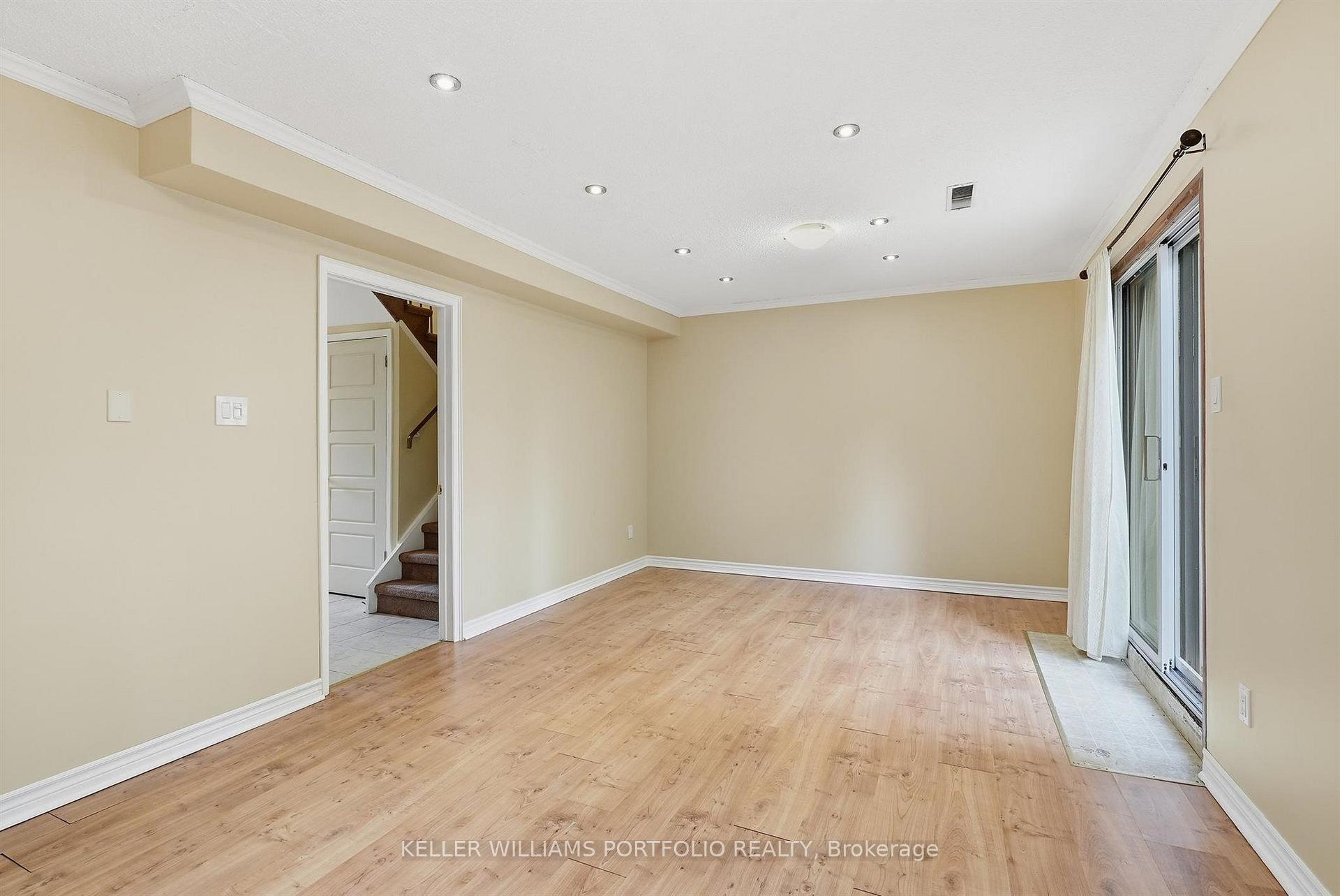 Photo 9 of 32 Henderson Drive, Aurora, Aurora Highlands — HOMEH