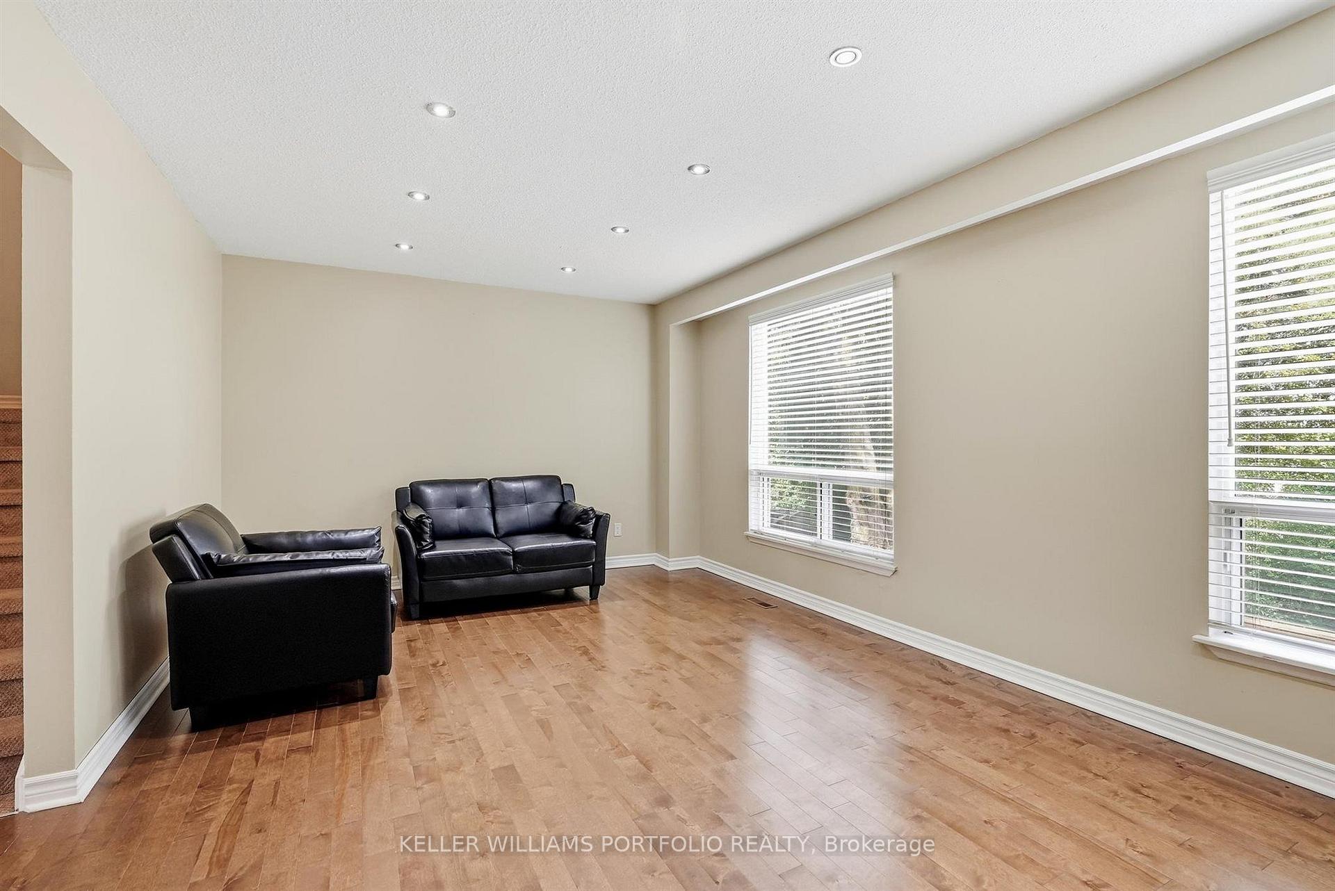 Photo 11 of 32 Henderson Drive, Aurora, Aurora Highlands — HOMEH