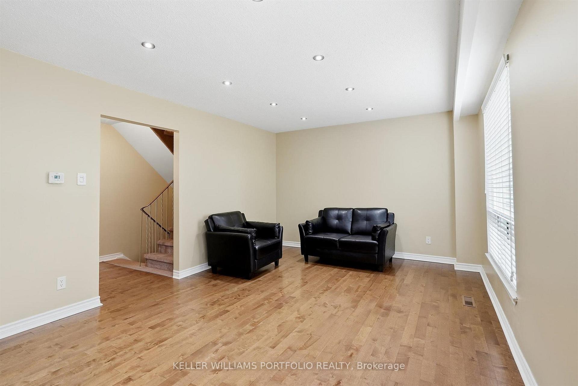 Photo 12 of 32 Henderson Drive, Aurora, Aurora Highlands — HOMEH