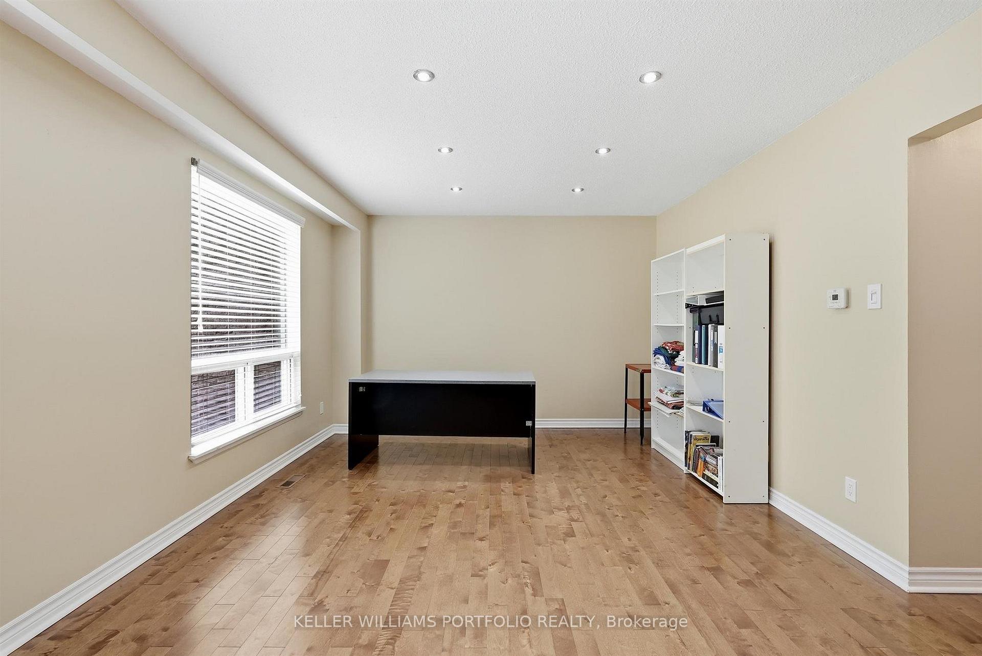 Photo 14 of 32 Henderson Drive, Aurora, Aurora Highlands — HOMEH