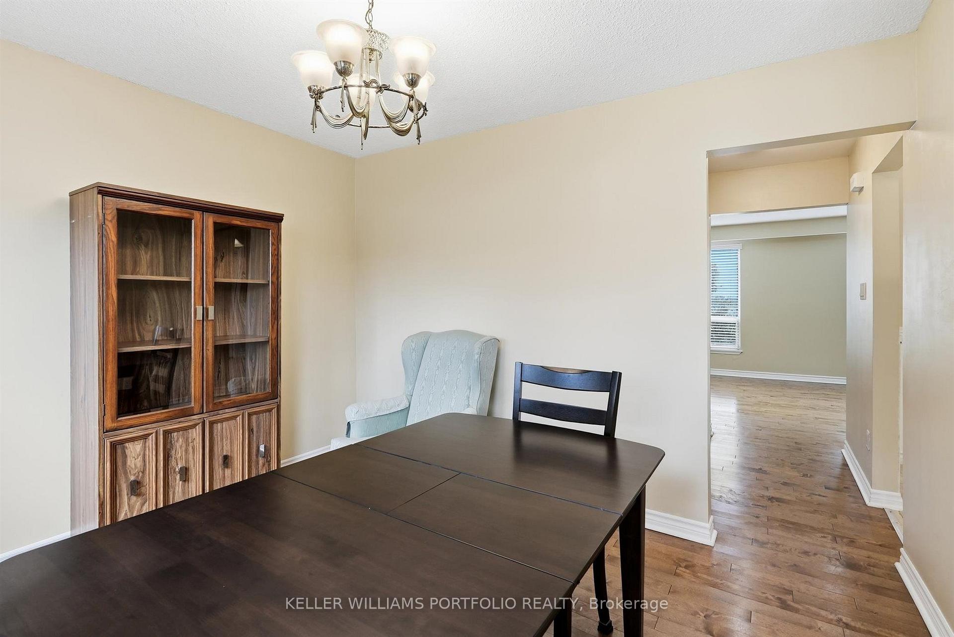 Photo 18 of 32 Henderson Drive, Aurora, Aurora Highlands — HOMEH