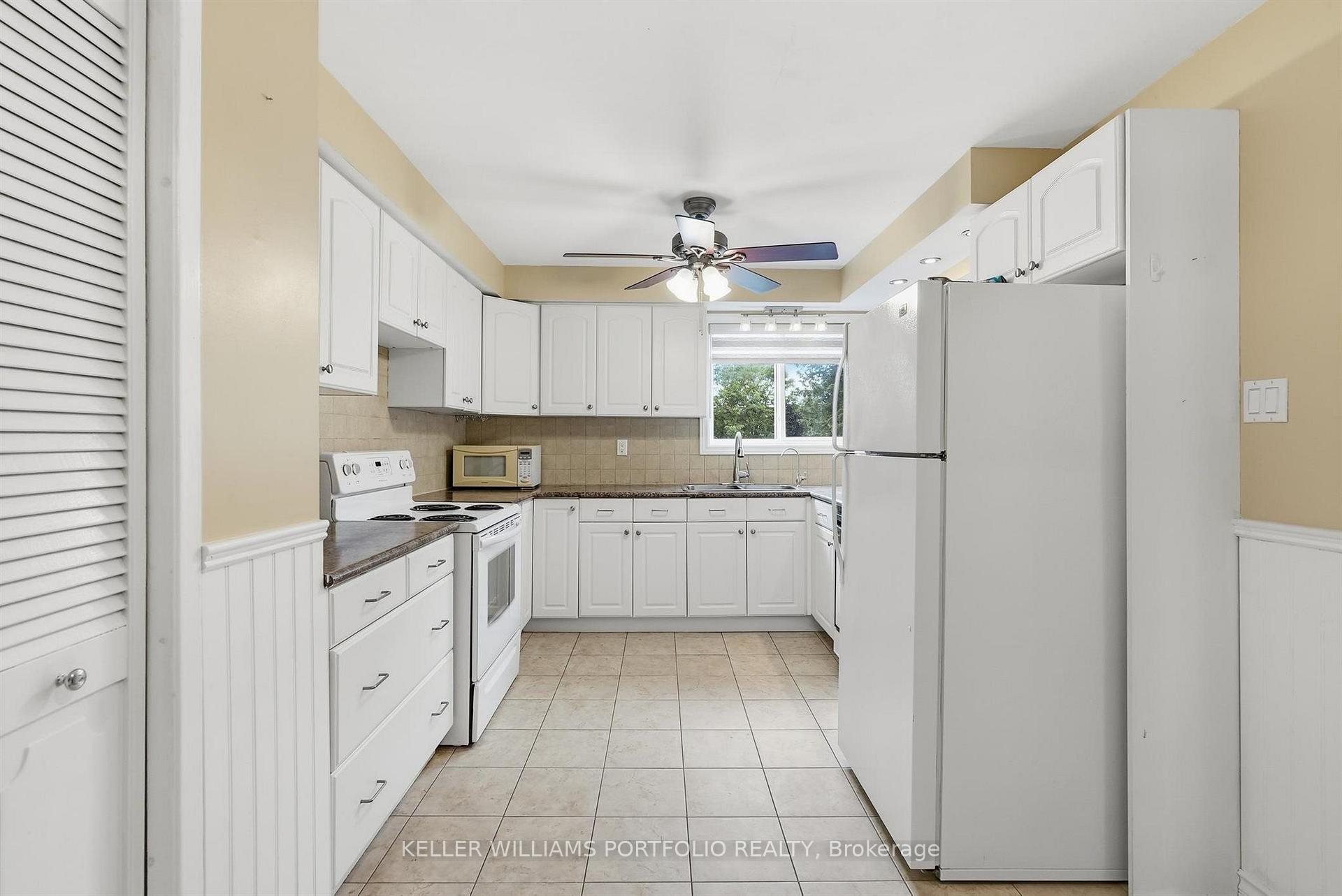 Photo 19 of 32 Henderson Drive, Aurora, Aurora Highlands — HOMEH