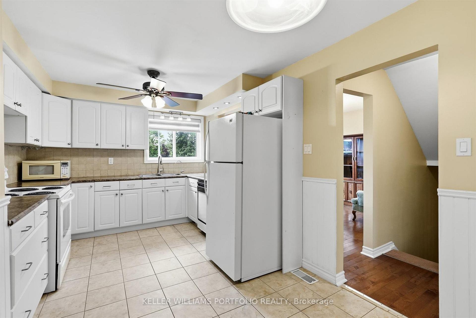 Photo 20 of 32 Henderson Drive, Aurora, Aurora Highlands — HOMEH