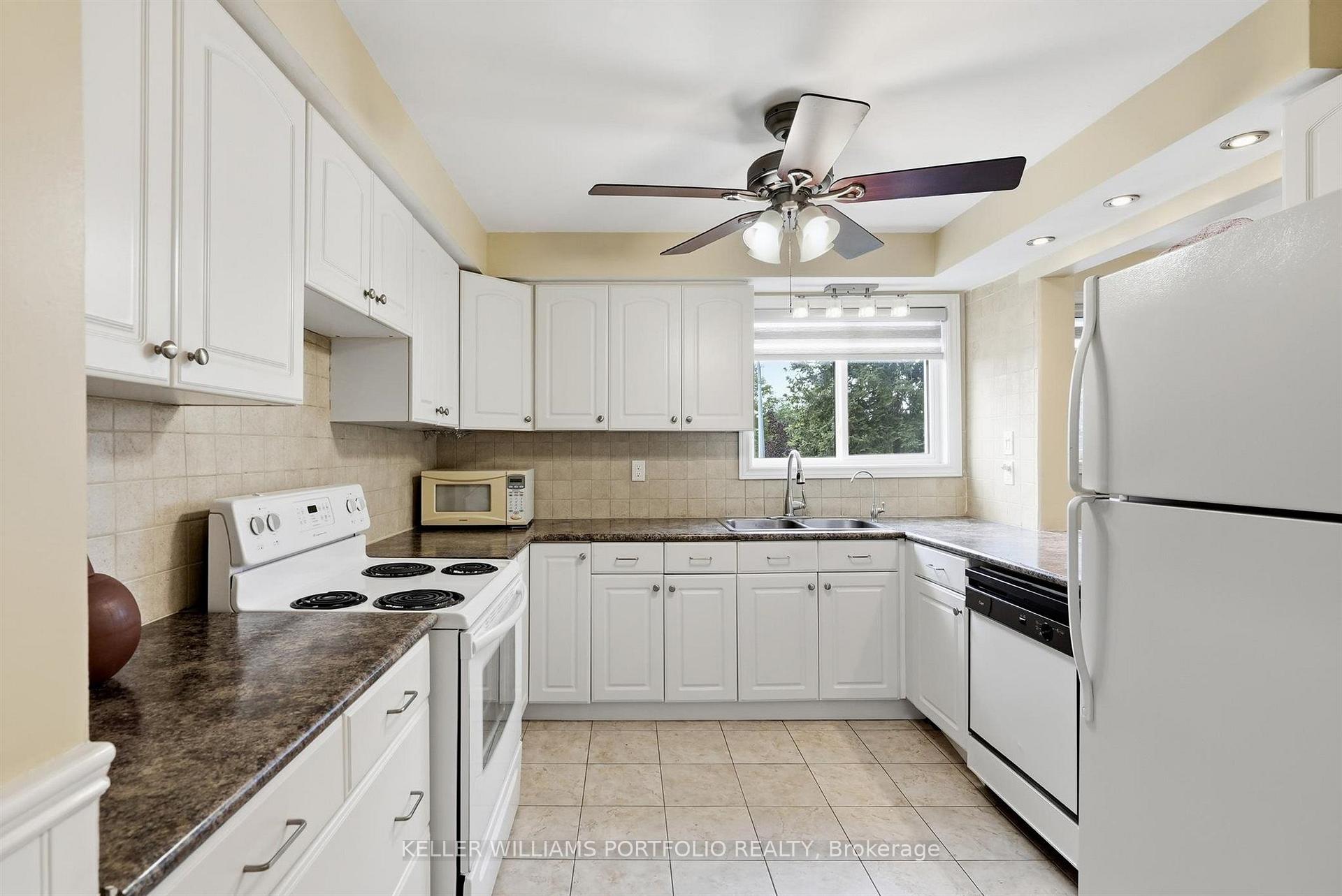 Photo 21 of 32 Henderson Drive, Aurora, Aurora Highlands — HOMEH