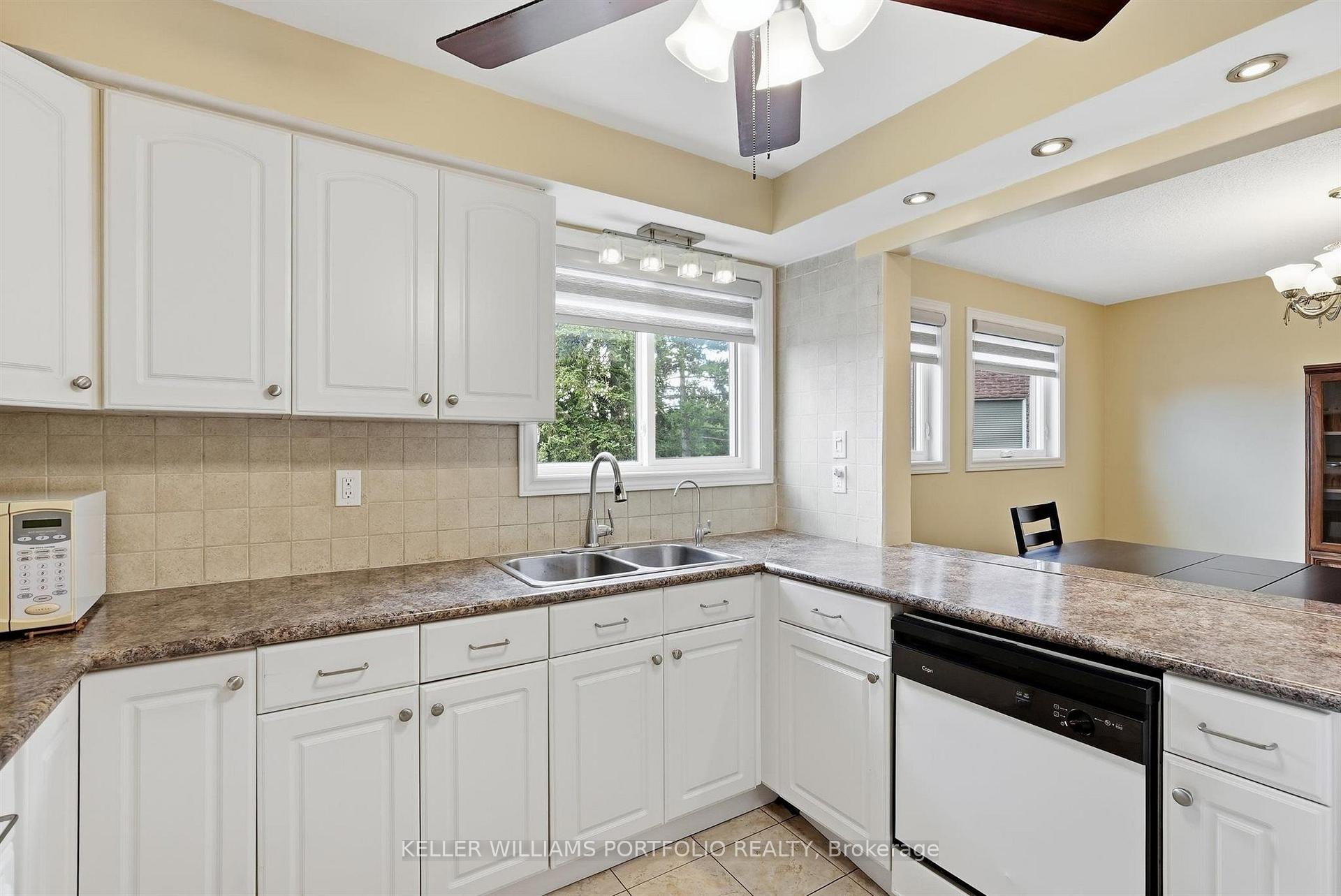 Photo 22 of 32 Henderson Drive, Aurora, Aurora Highlands — HOMEH