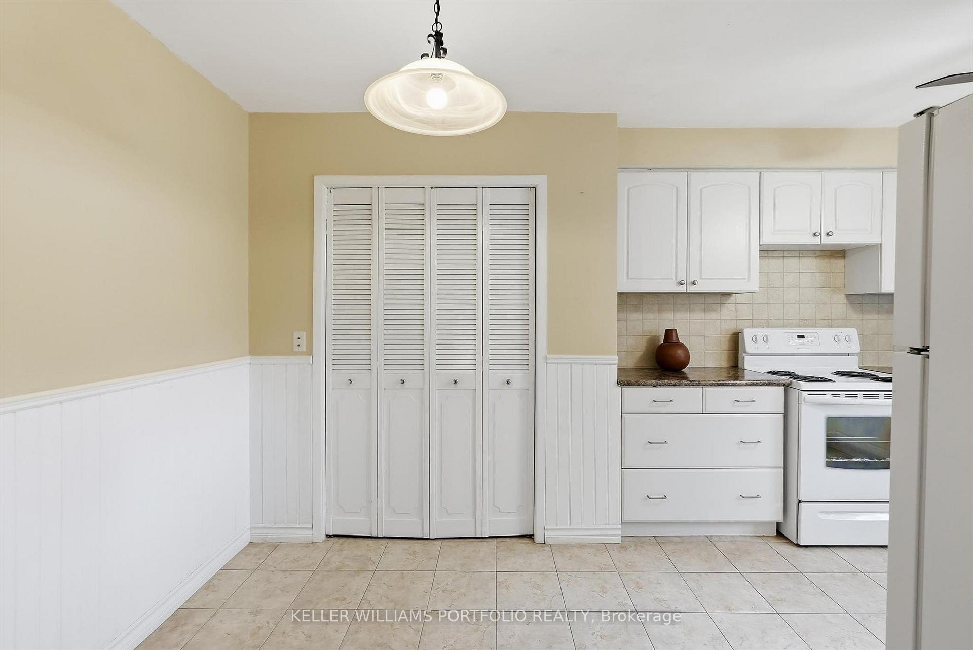 Photo 23 of 32 Henderson Drive, Aurora, Aurora Highlands — HOMEH