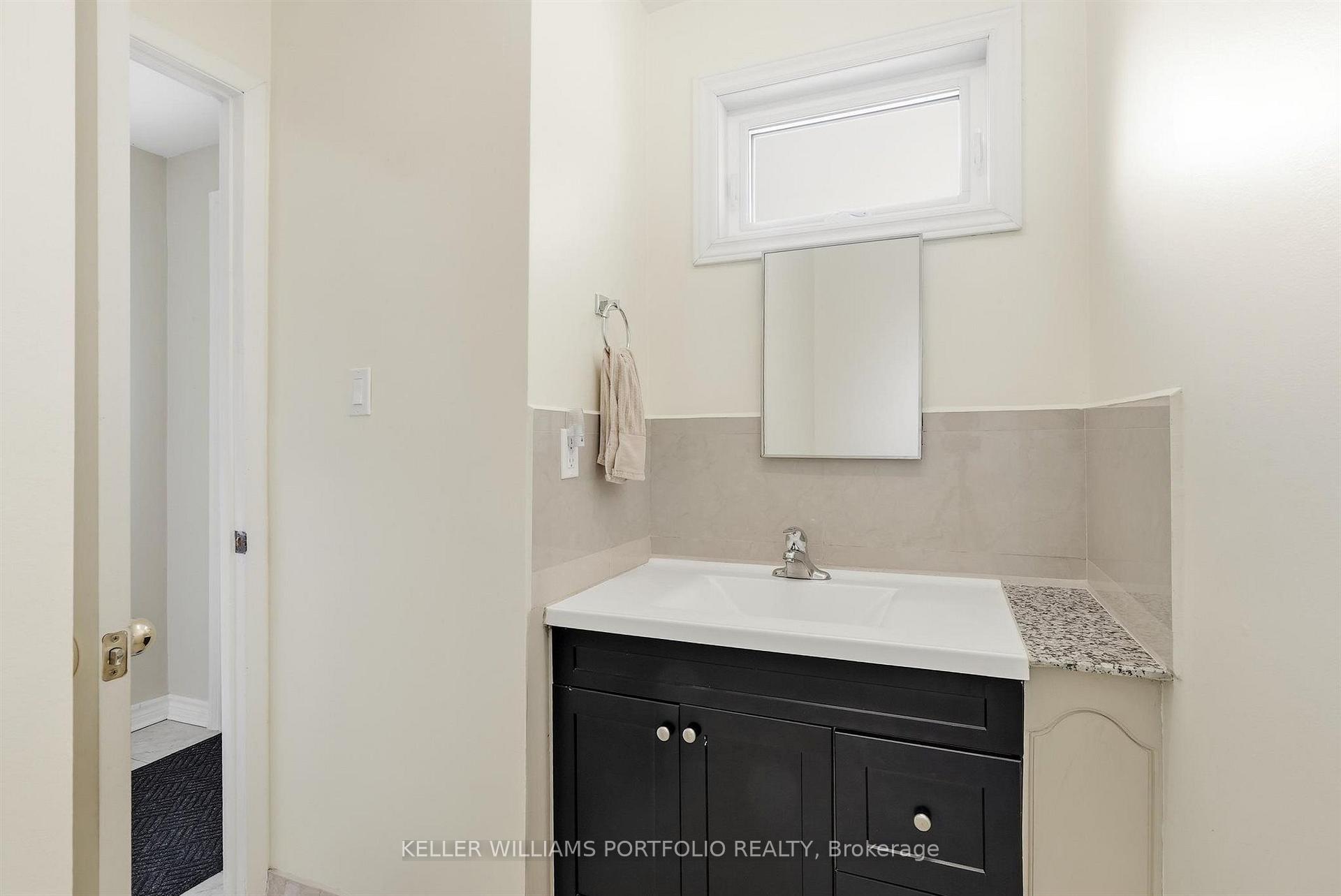Photo 26 of 32 Henderson Drive, Aurora, Aurora Highlands — HOMEH