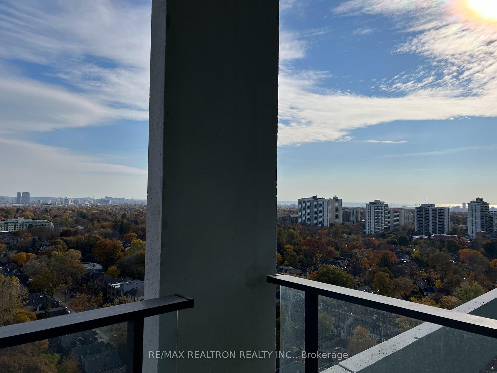 Photo 5 of Unit 2505, 5 Soudan Avenue, Toronto, Mount Pleasant West — HOMEH