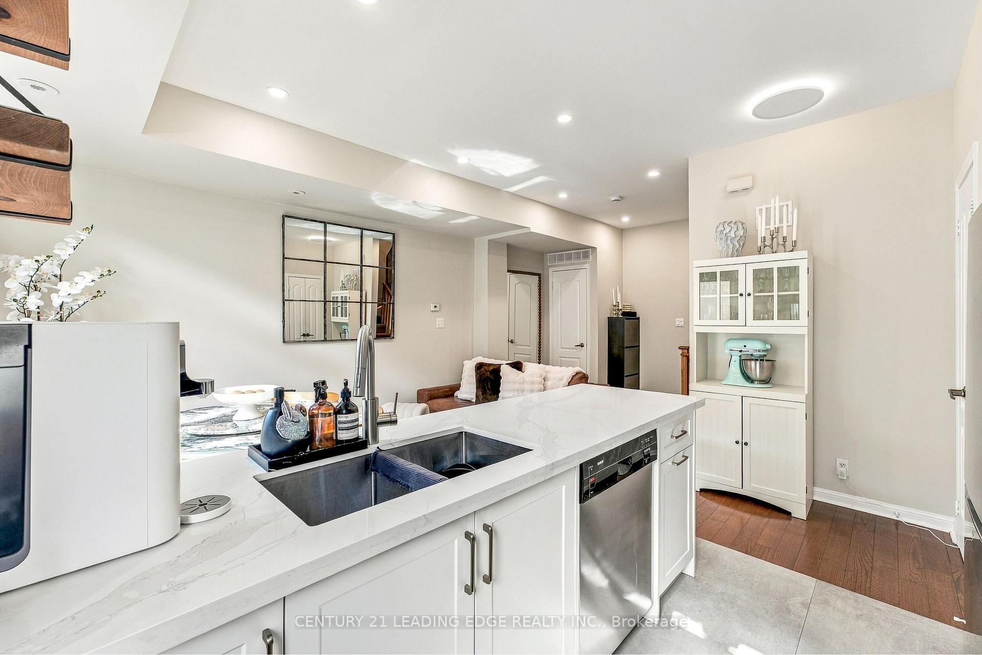 Photo 4 of Unit TH5, 98 Carr Street, Toronto, Kensington-Chinatown — HOMEH