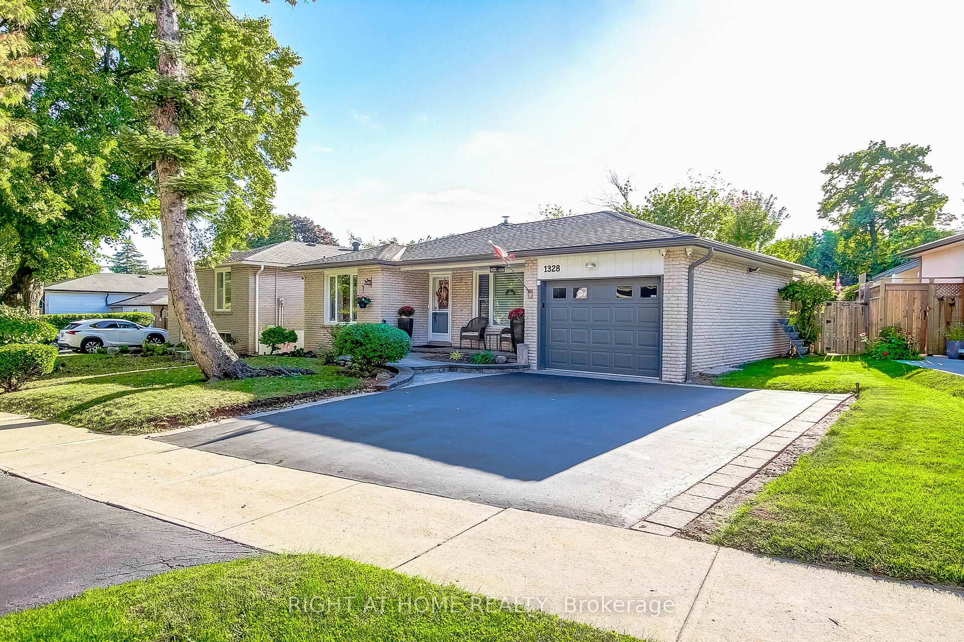 Photo 2 of 1328 Falgarwood Drive, Oakville, Falgarwood — HOMEH