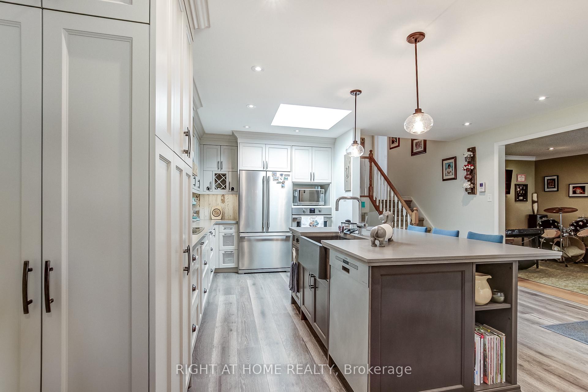 Photo 10 of 1328 Falgarwood Drive, Oakville, Falgarwood — HOMEH