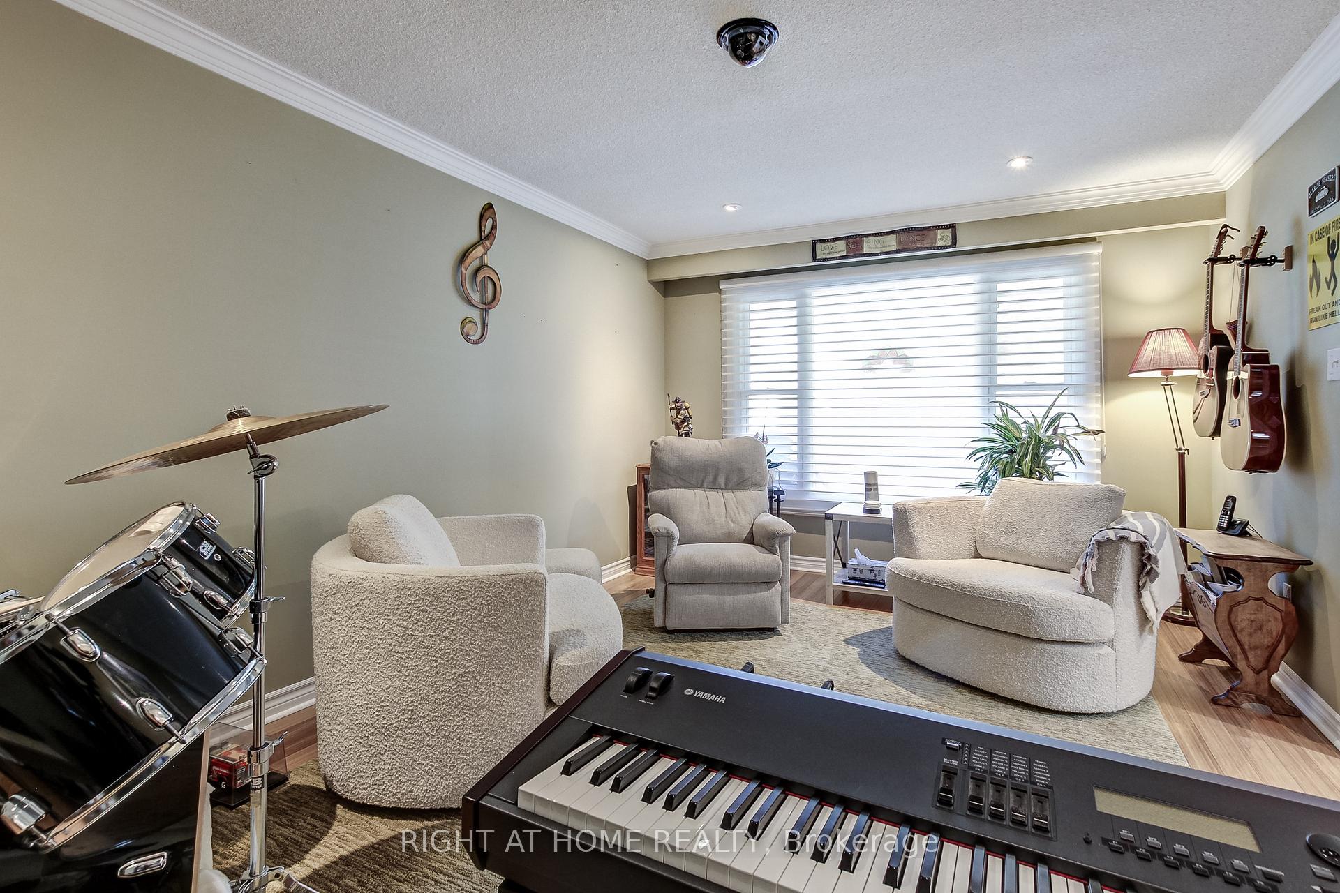 Photo 17 of 1328 Falgarwood Drive, Oakville, Falgarwood — HOMEH
