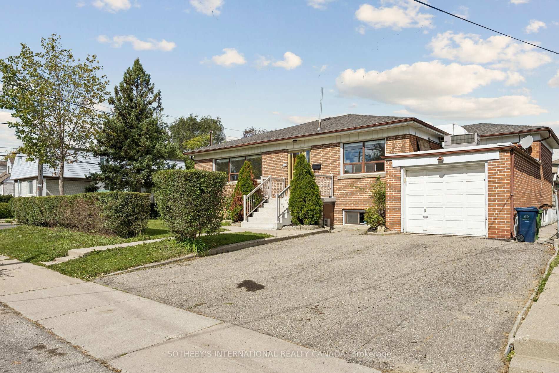 Photo 1 of 120 Ranee Avenue, Toronto, Englemount-Lawrence — HOMEH