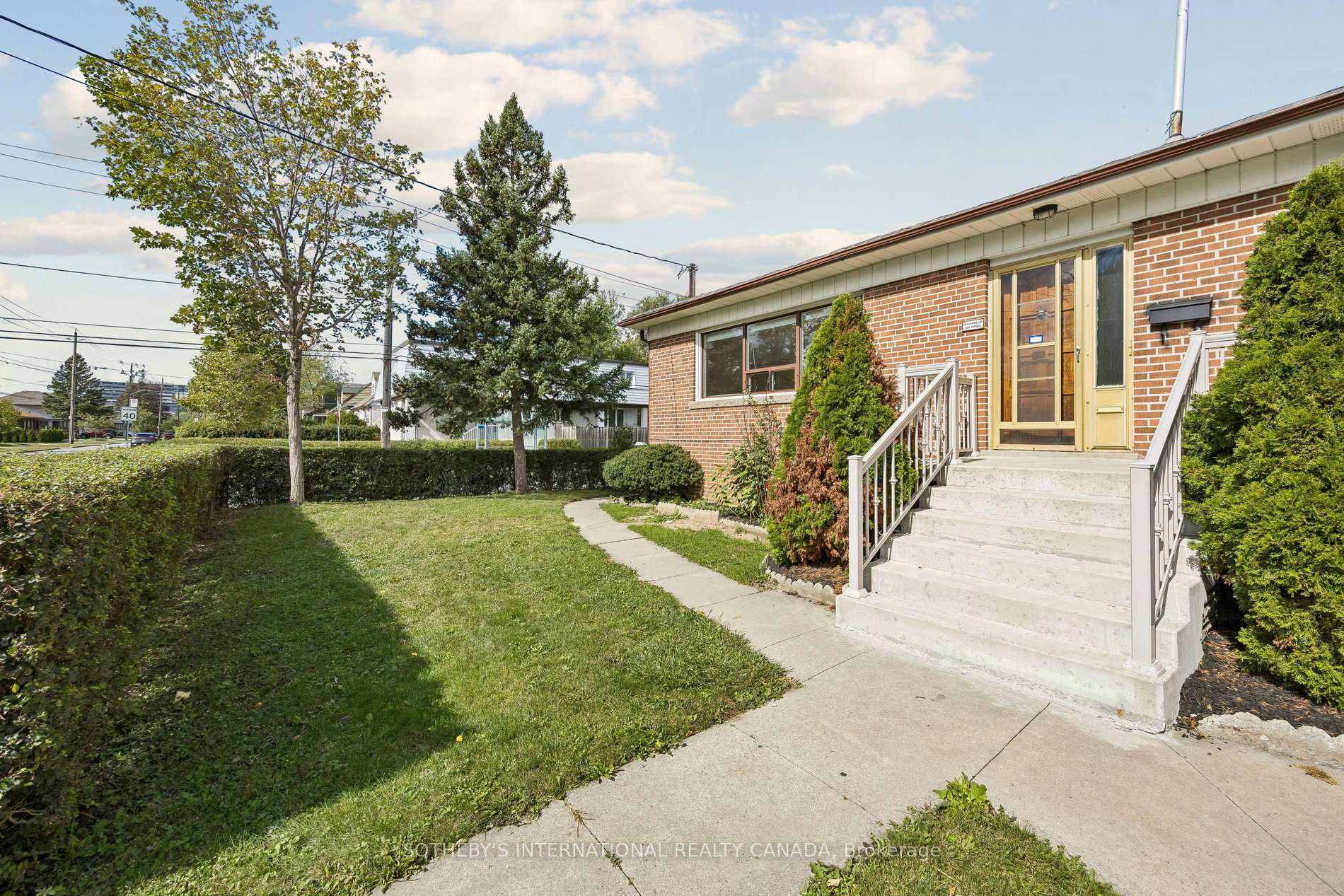 Photo 3 of 120 Ranee Avenue, Toronto, Englemount-Lawrence — HOMEH