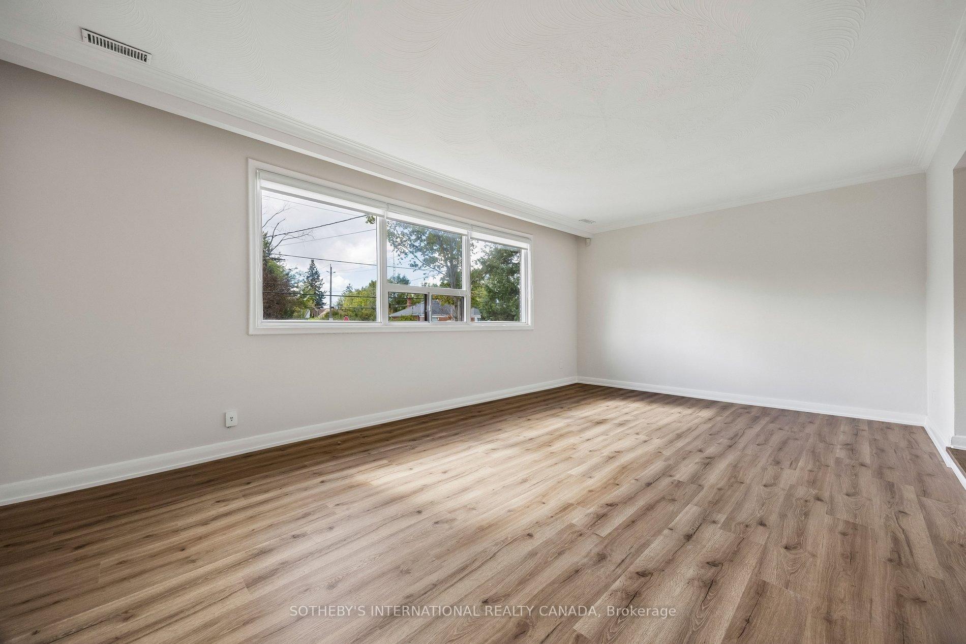 Photo 7 of 120 Ranee Avenue, Toronto, Englemount-Lawrence — HOMEH