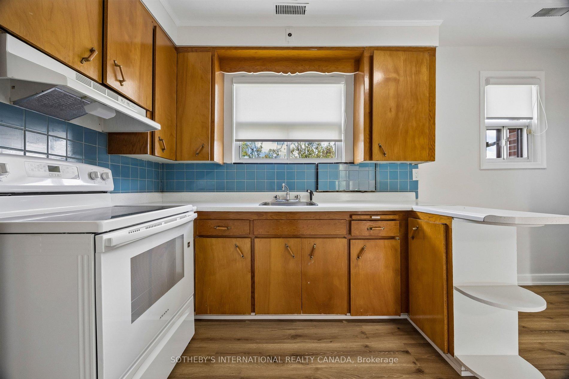 Photo 12 of 120 Ranee Avenue, Toronto, Englemount-Lawrence — HOMEH