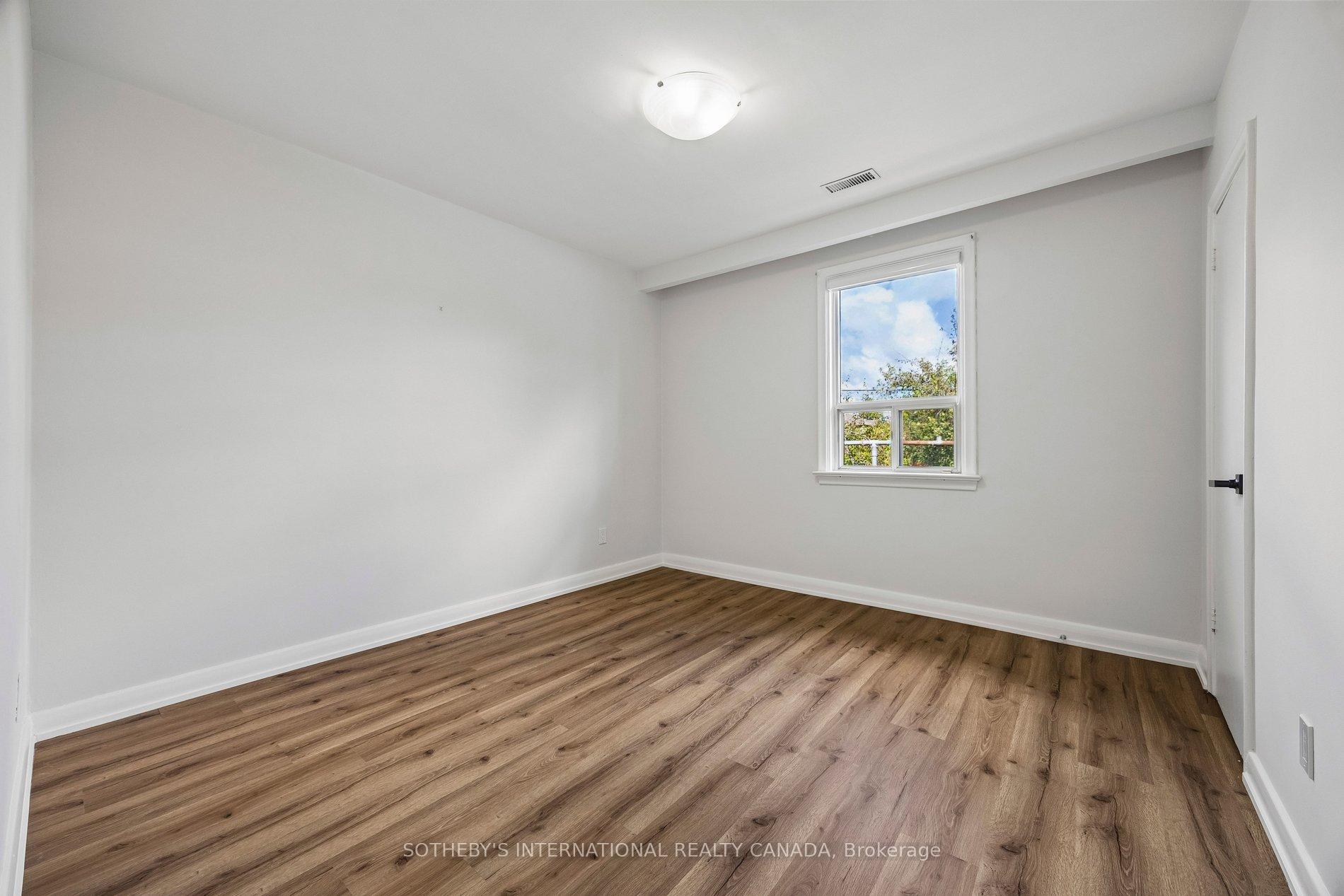 Photo 17 of 120 Ranee Avenue, Toronto, Englemount-Lawrence — HOMEH