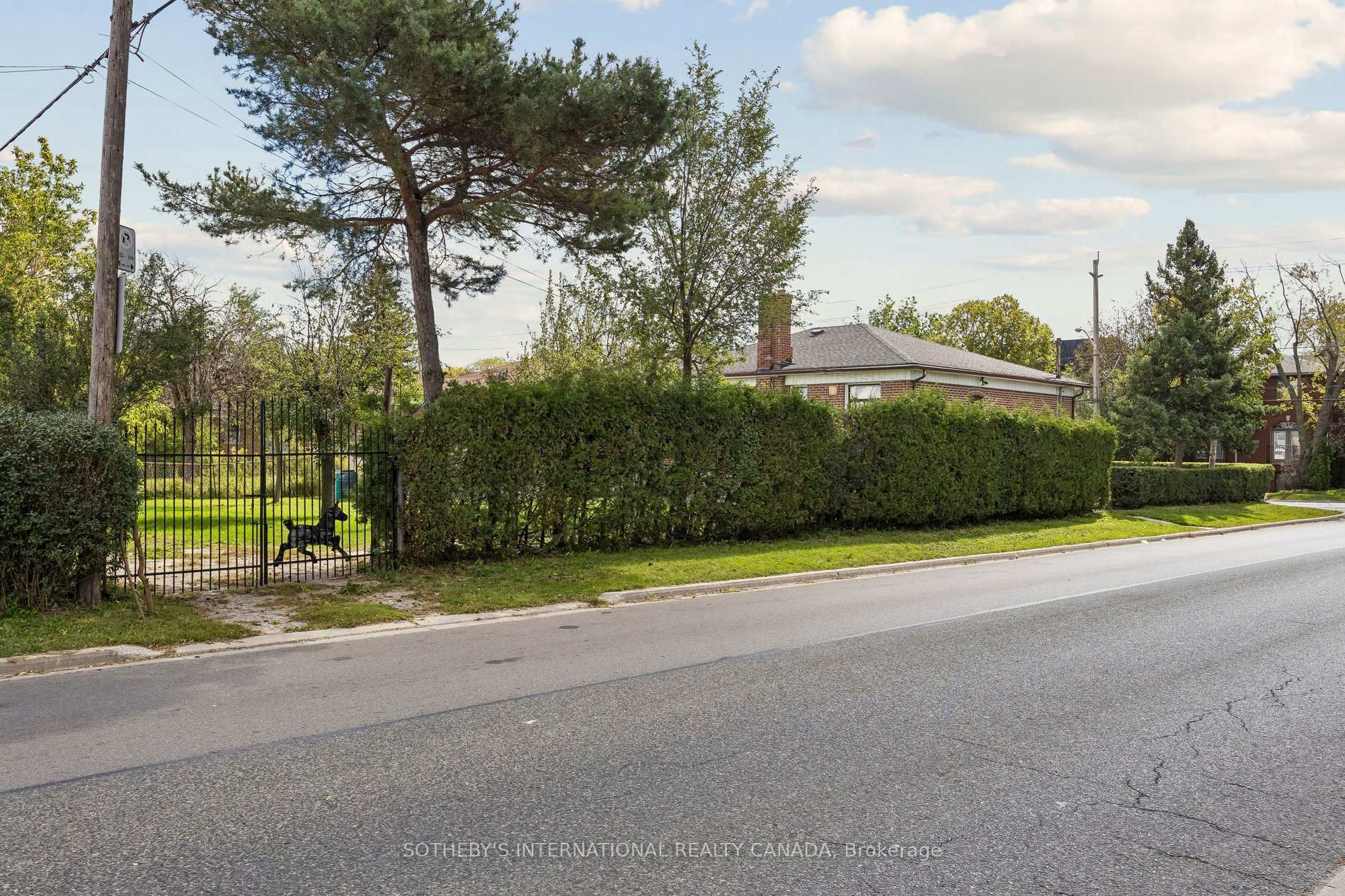 Photo 28 of 120 Ranee Avenue, Toronto, Englemount-Lawrence — HOMEH