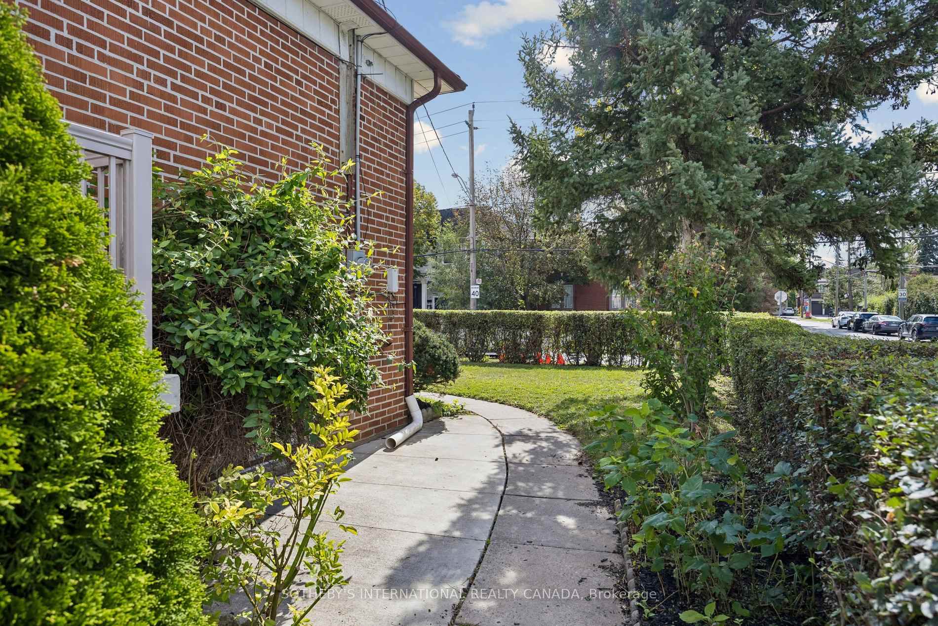 Photo 29 of 120 Ranee Avenue, Toronto, Englemount-Lawrence — HOMEH