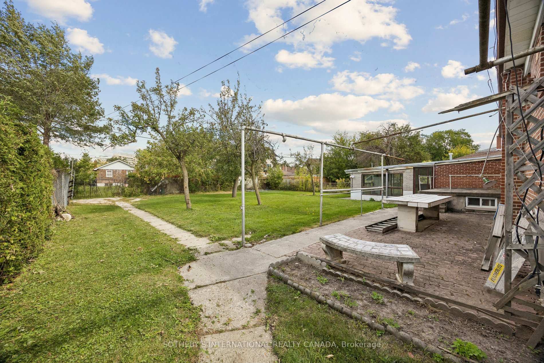 Photo 30 of 120 Ranee Avenue, Toronto, Englemount-Lawrence — HOMEH