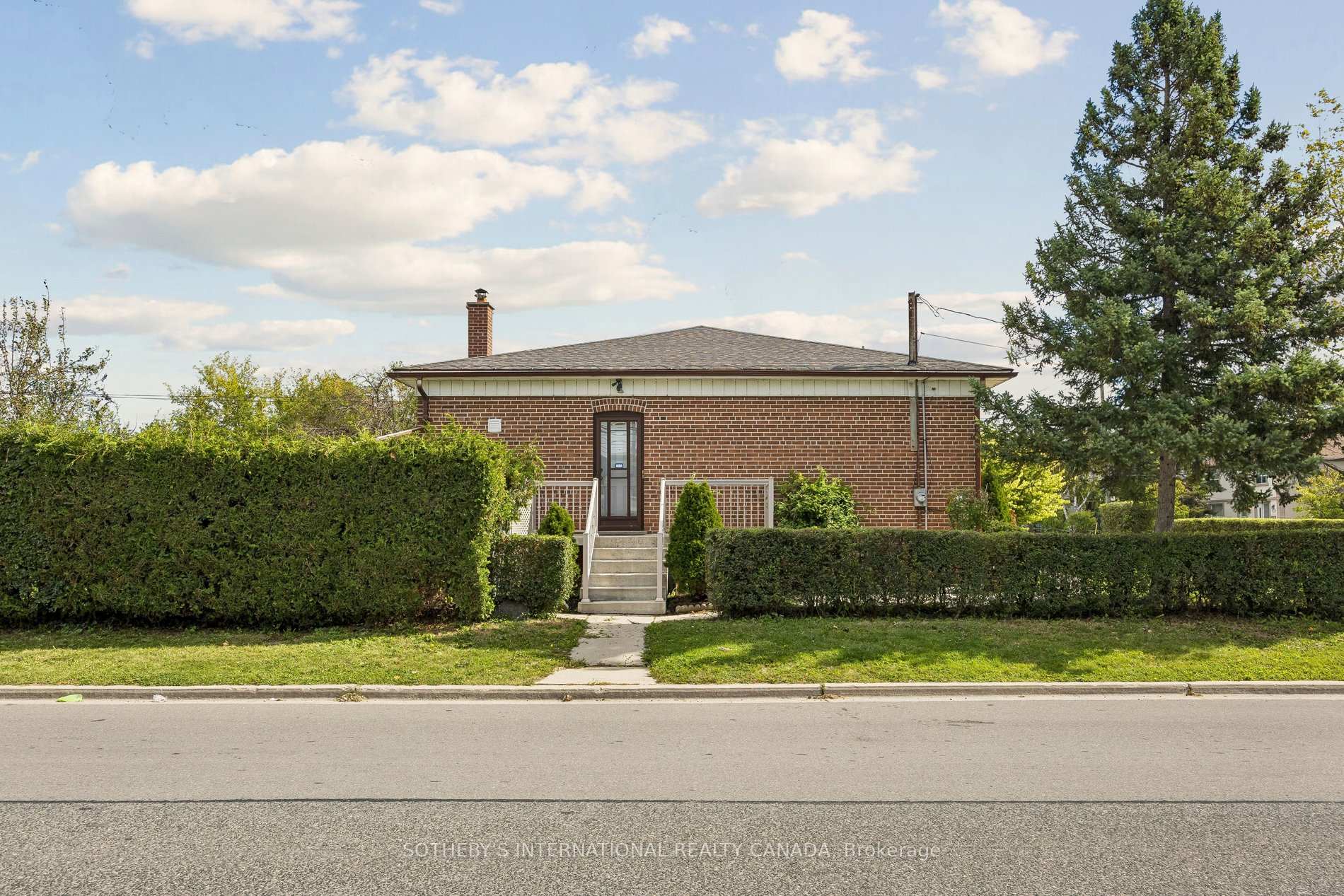 Photo 34 of 120 Ranee Avenue, Toronto, Englemount-Lawrence — HOMEH