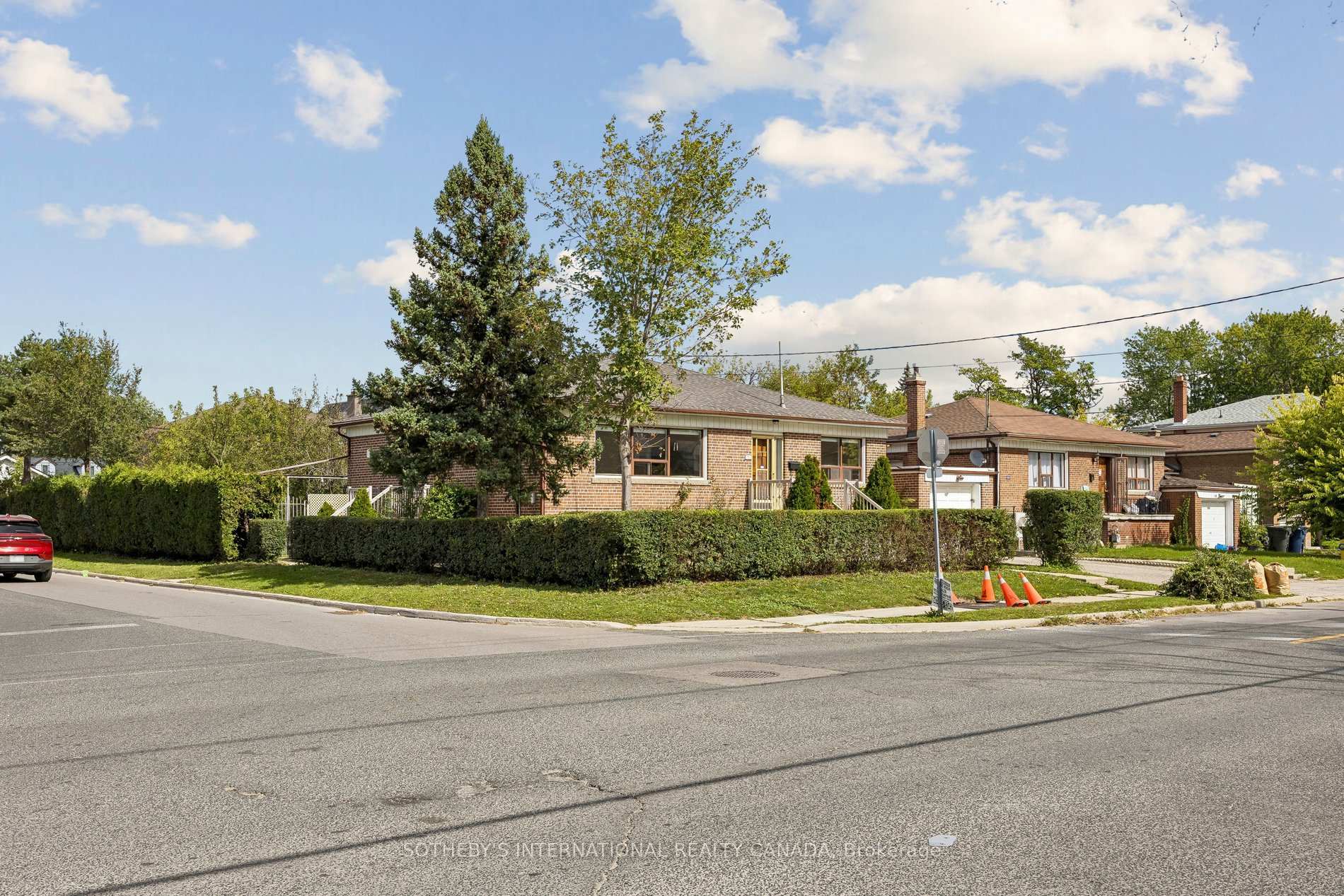 Photo 35 of 120 Ranee Avenue, Toronto, Englemount-Lawrence — HOMEH