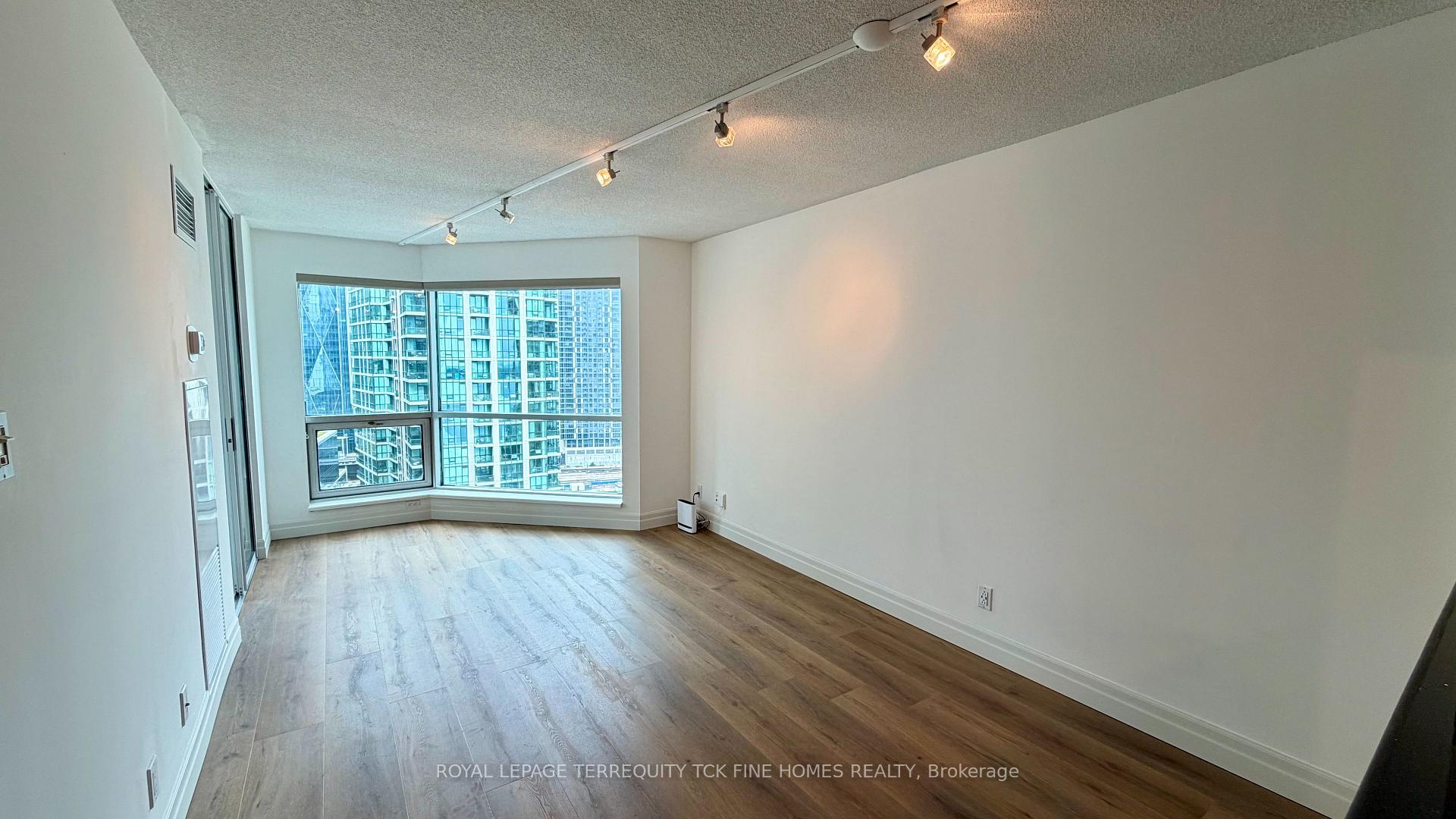 Photo 10 of Unit 2604, 10 Yonge Street, Toronto, Waterfront Communities — HOMEH
