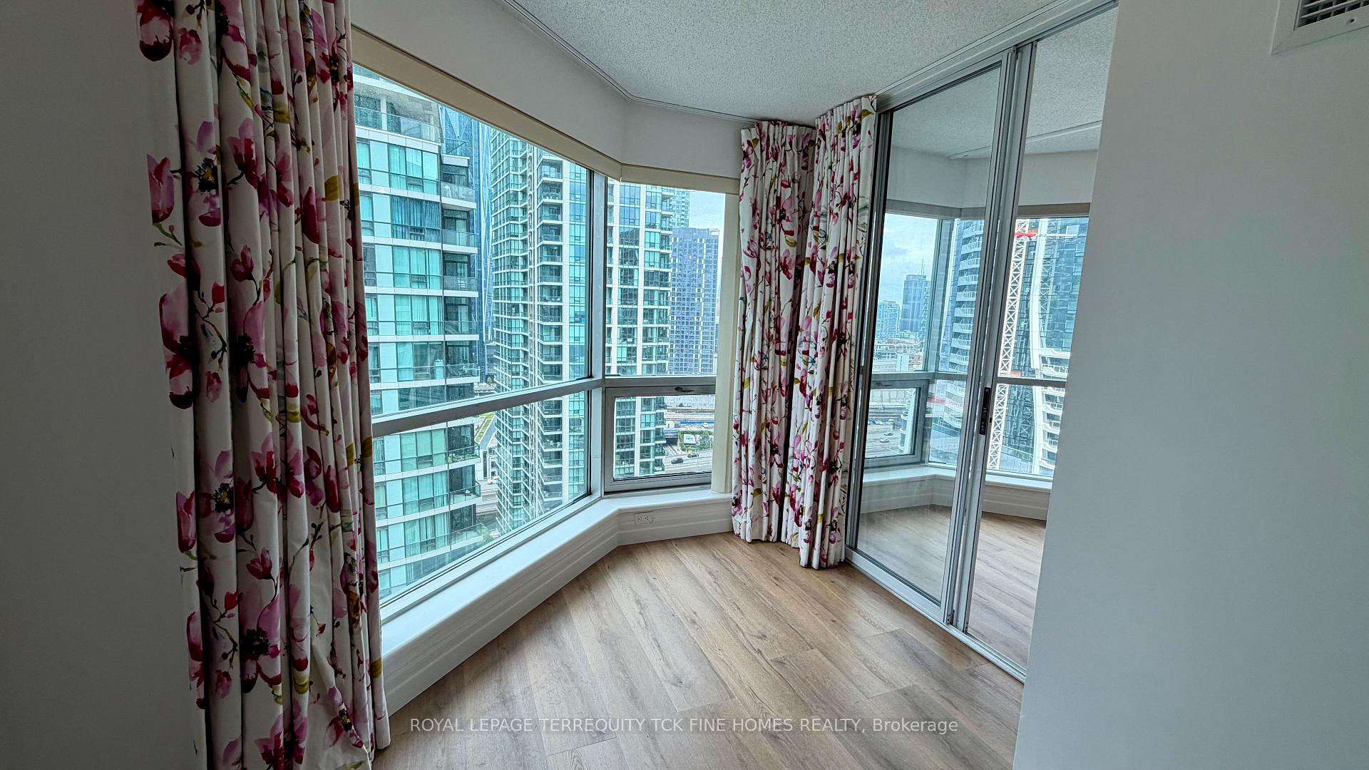 Photo 15 of Unit 2604, 10 Yonge Street, Toronto, Waterfront Communities — HOMEH