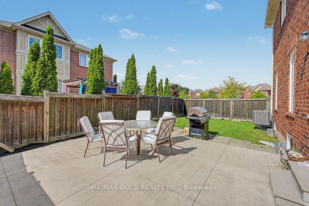 Photo 7 of 24 Haverty Trail, Brampton, Northwest Brampton — HOMEH