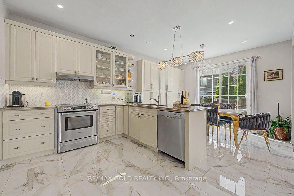 Photo 17 of 24 Haverty Trail, Brampton, Northwest Brampton — HOMEH